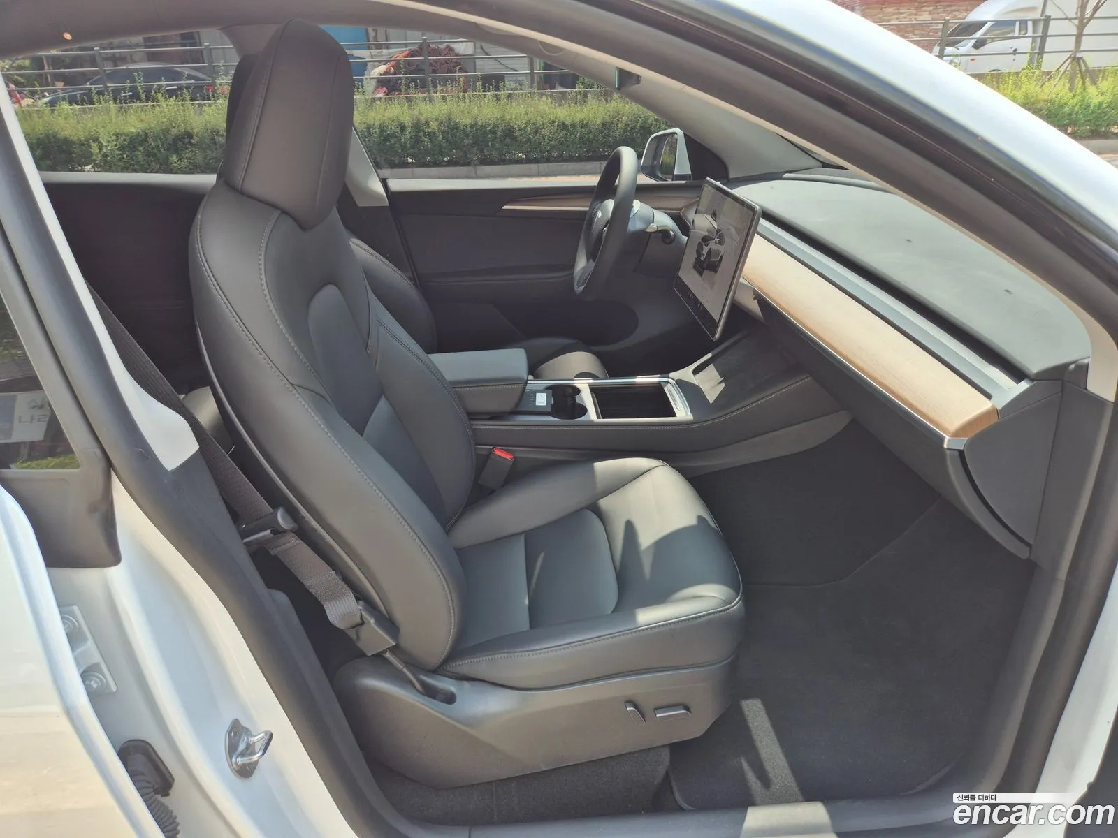 Tesla Model Y 2024 — 45
