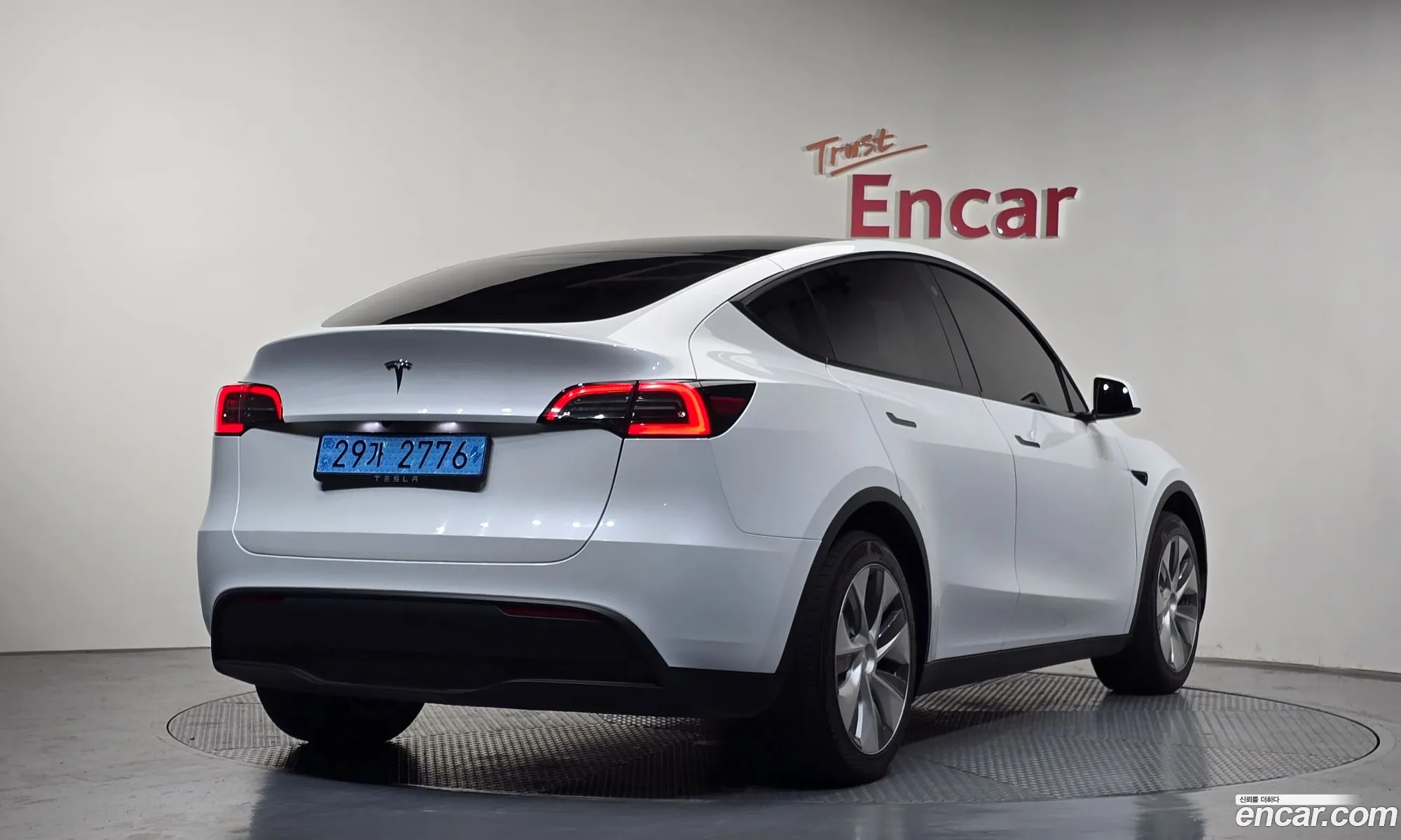 Tesla Model Y 2024 — 19