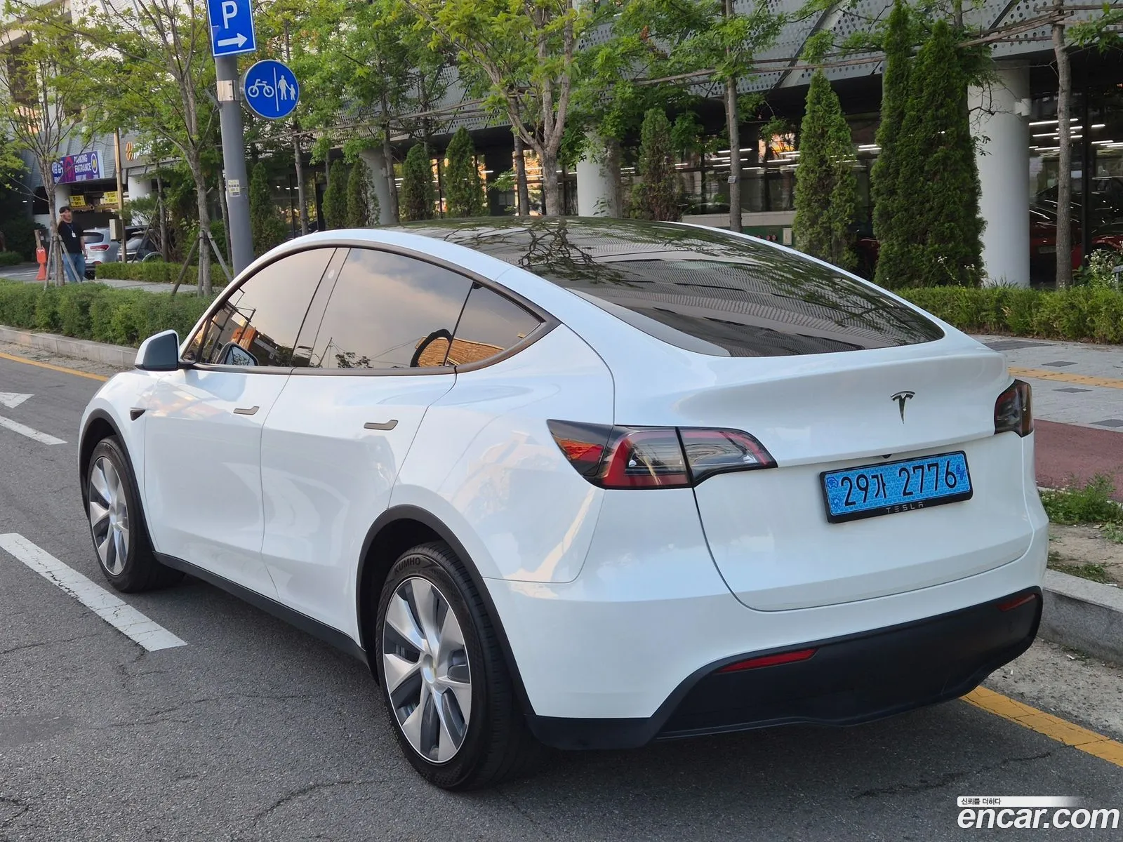 Tesla Model Y 2024 — 21