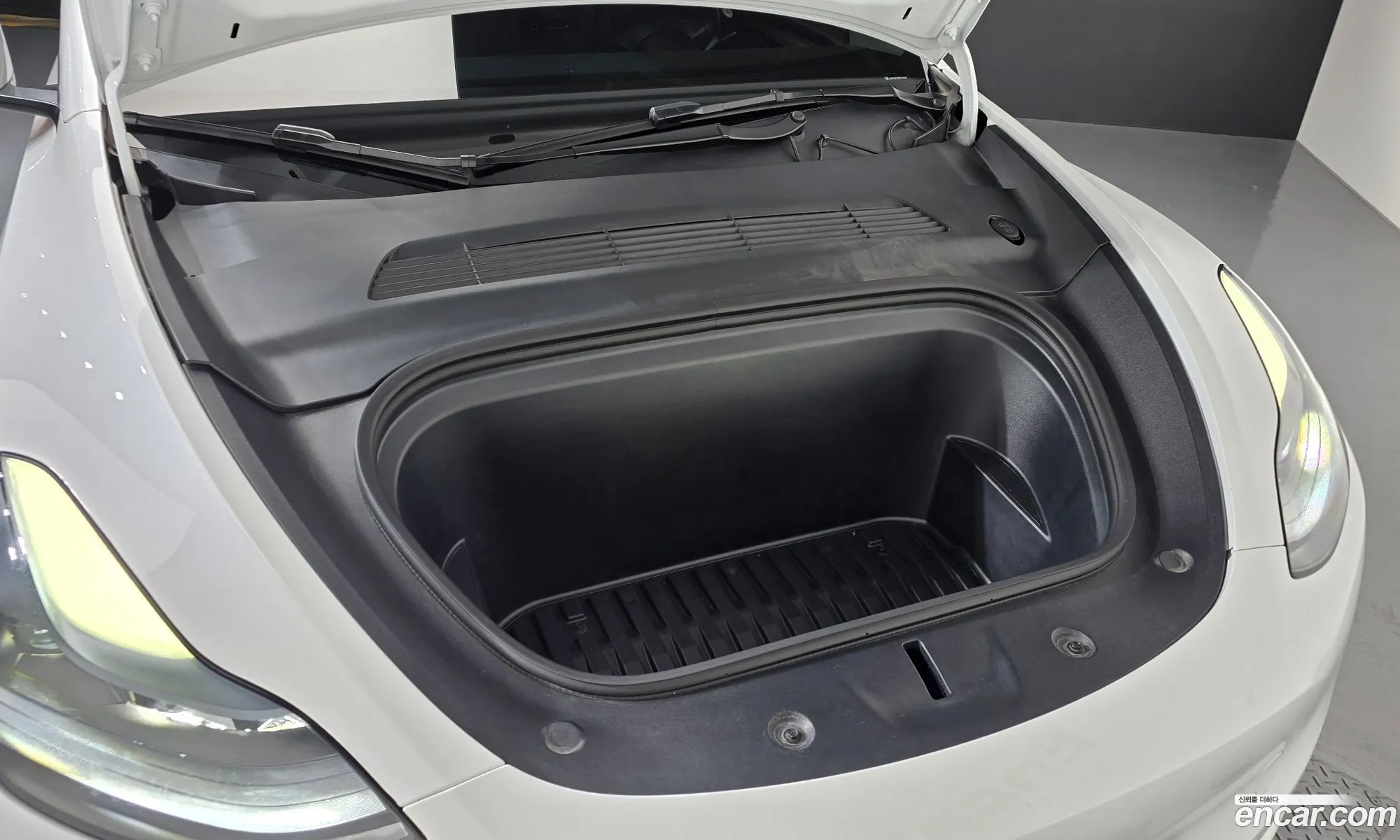 Tesla Model Y 2024 — 13