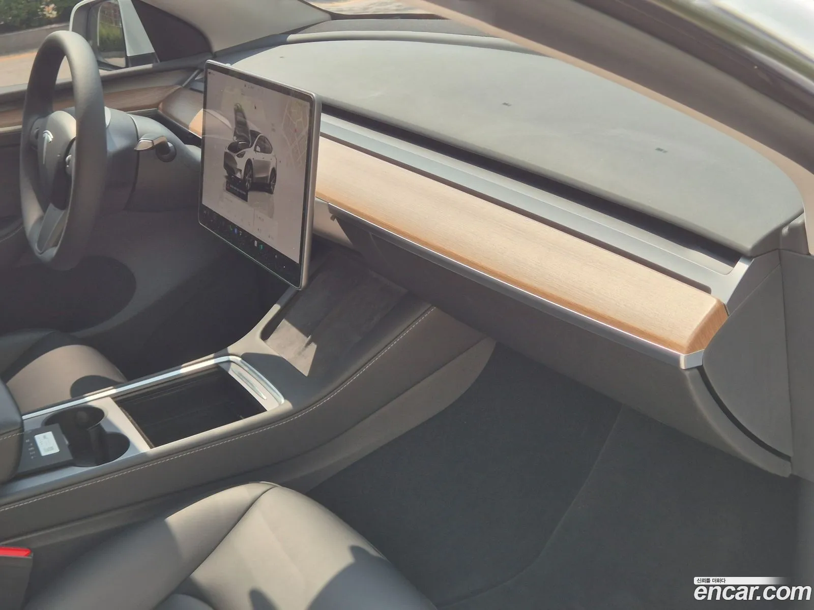 Tesla Model Y 2024 — 10