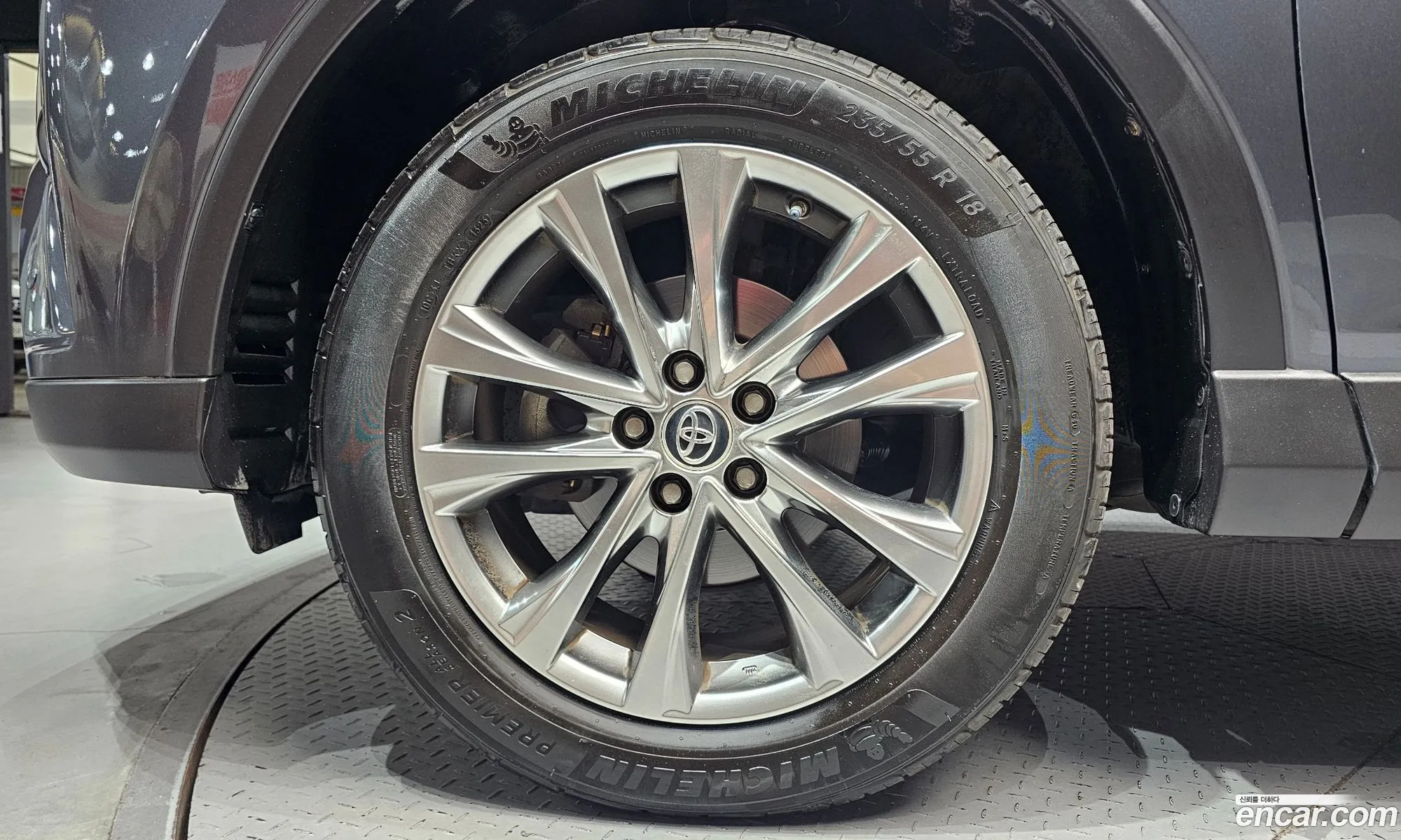 Toyota RAV4 2018 — 19