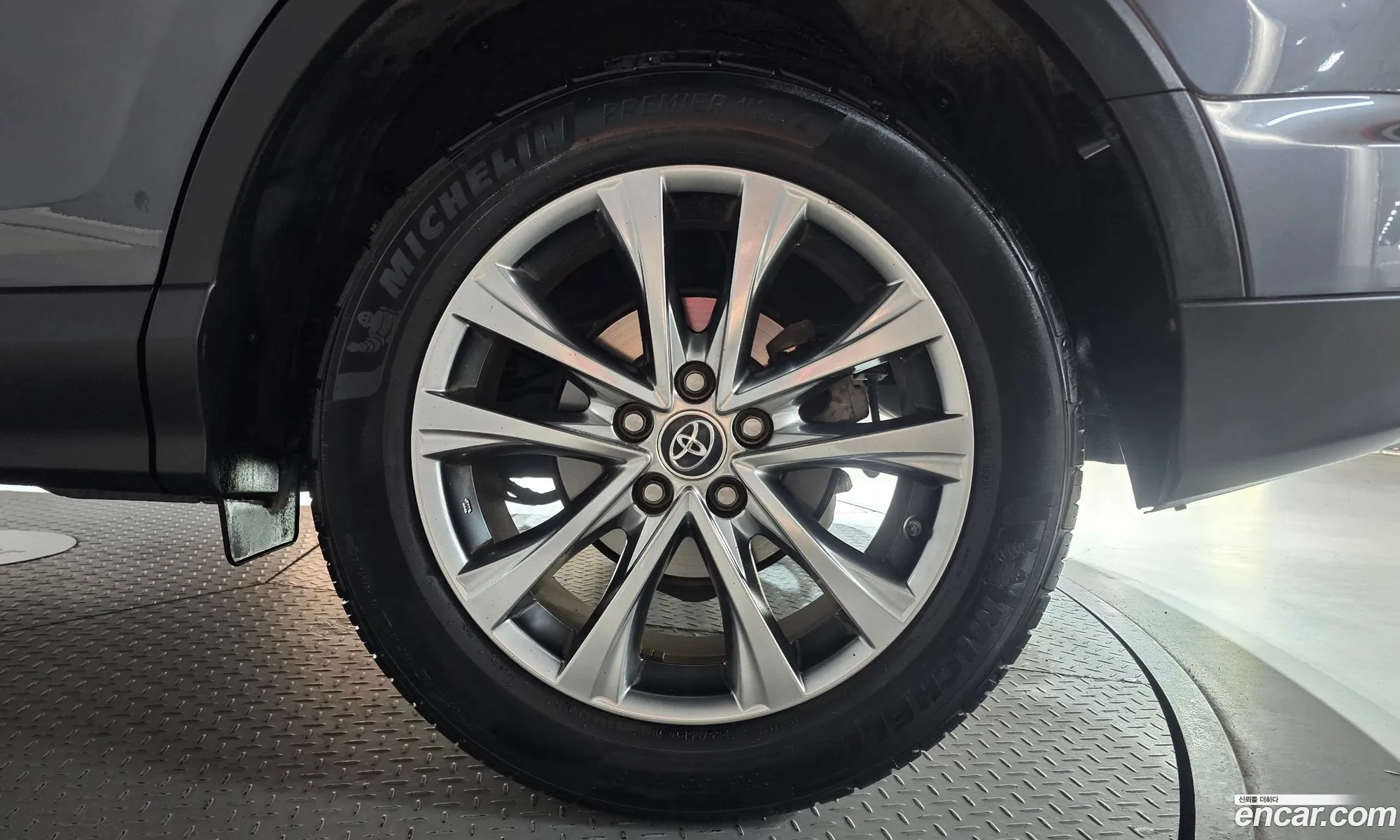 Toyota RAV4 2018 — 17