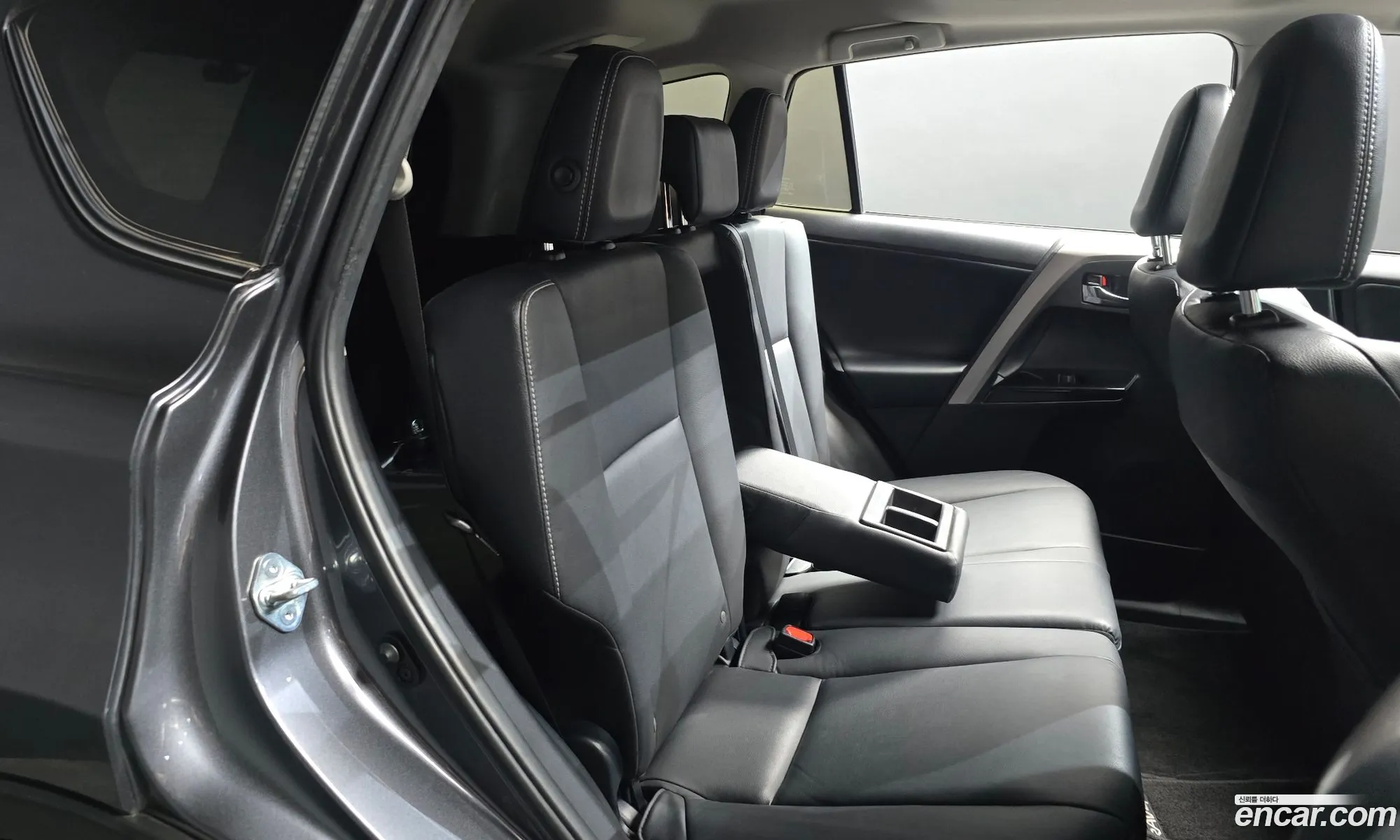 Toyota RAV4 2018 — 11
