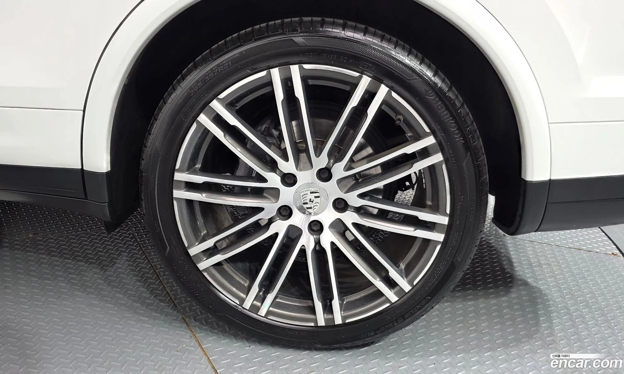 Porsche Cayenne 2017 WP1AF2924HKA31172 — 24