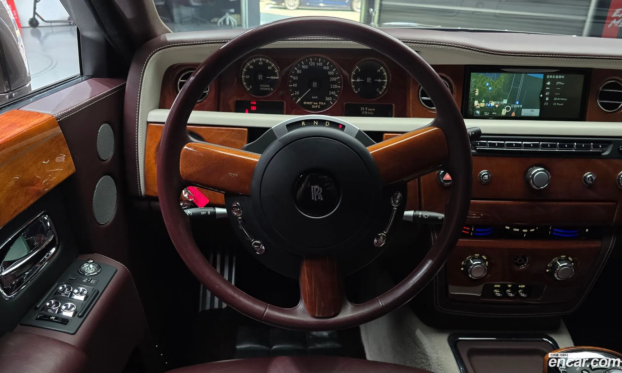 Rolls-Royce Phantom 2014 SCA681S00FUX72559 — 12
