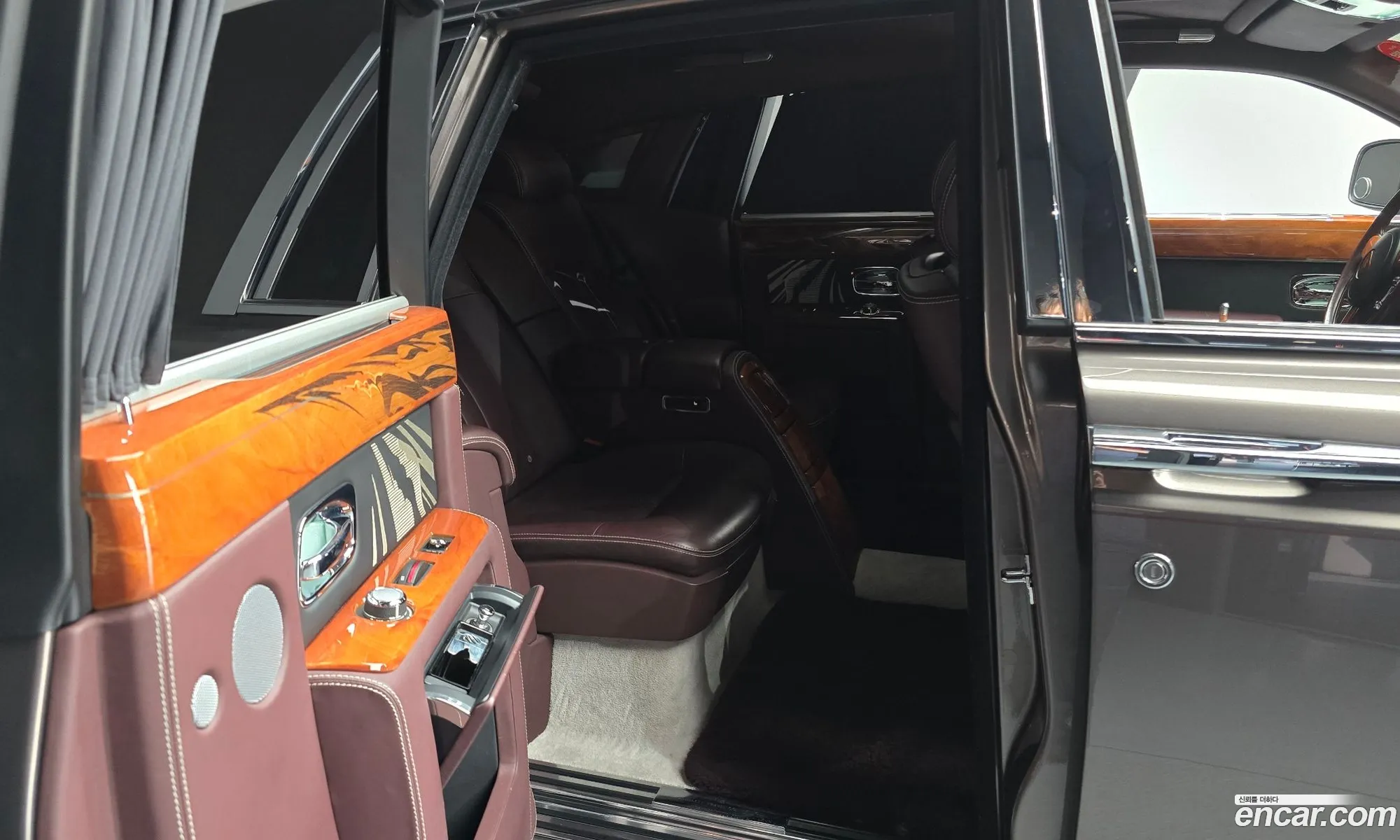 Rolls-Royce Phantom 2014 SCA681S00FUX72559 — 16