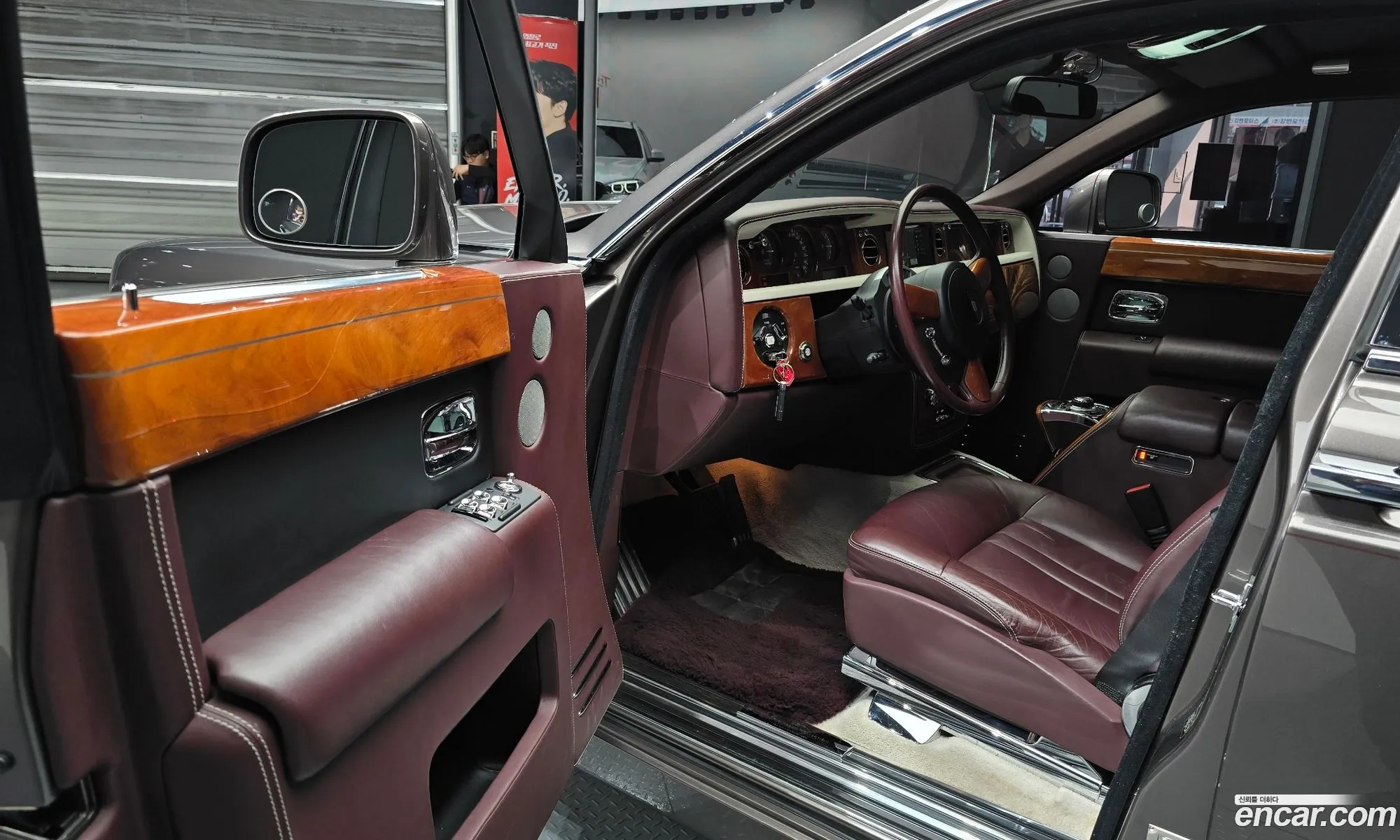 Rolls-Royce Phantom 2014 SCA681S00FUX72559 — 3