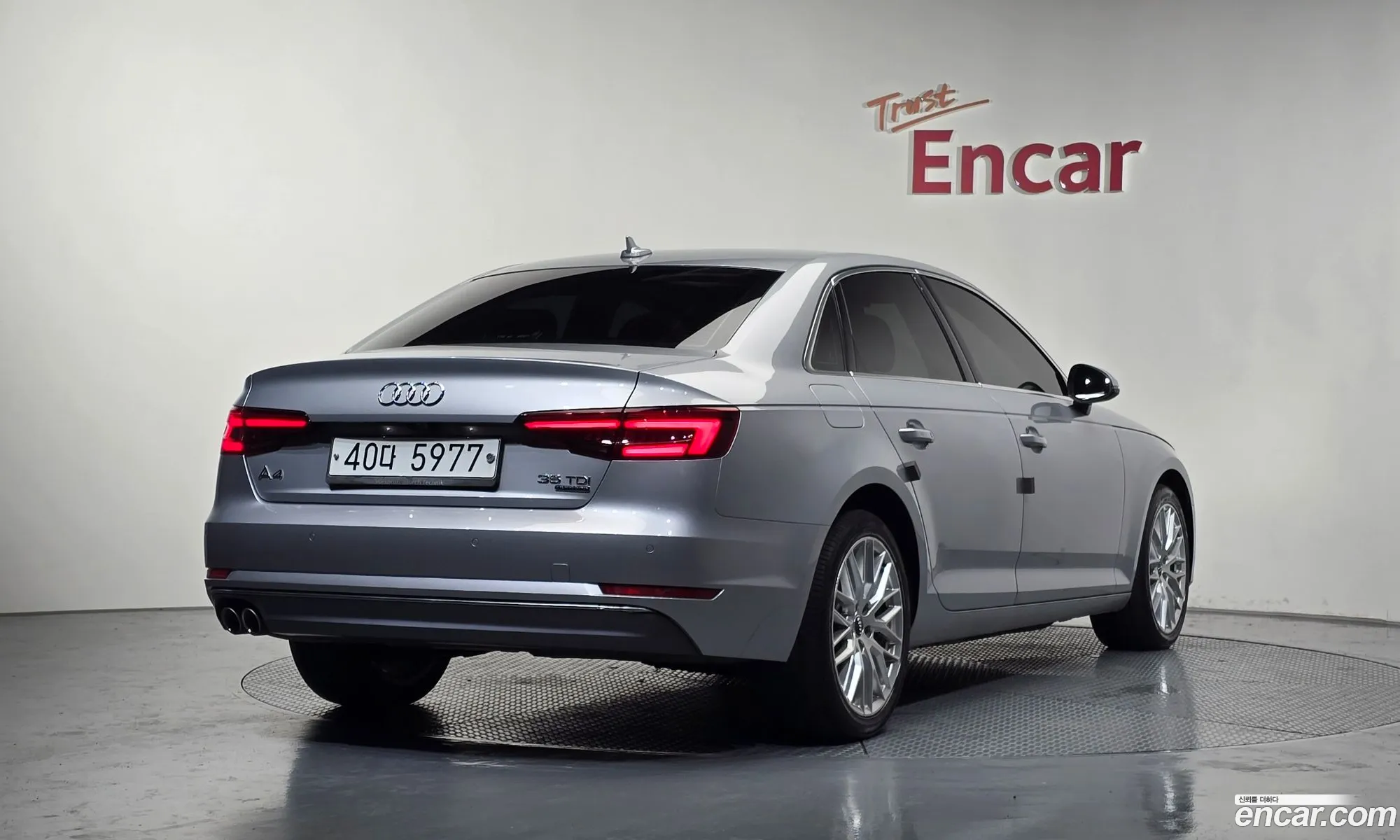 Audi A4 2018 WAUZZZF44JA170589 — 2