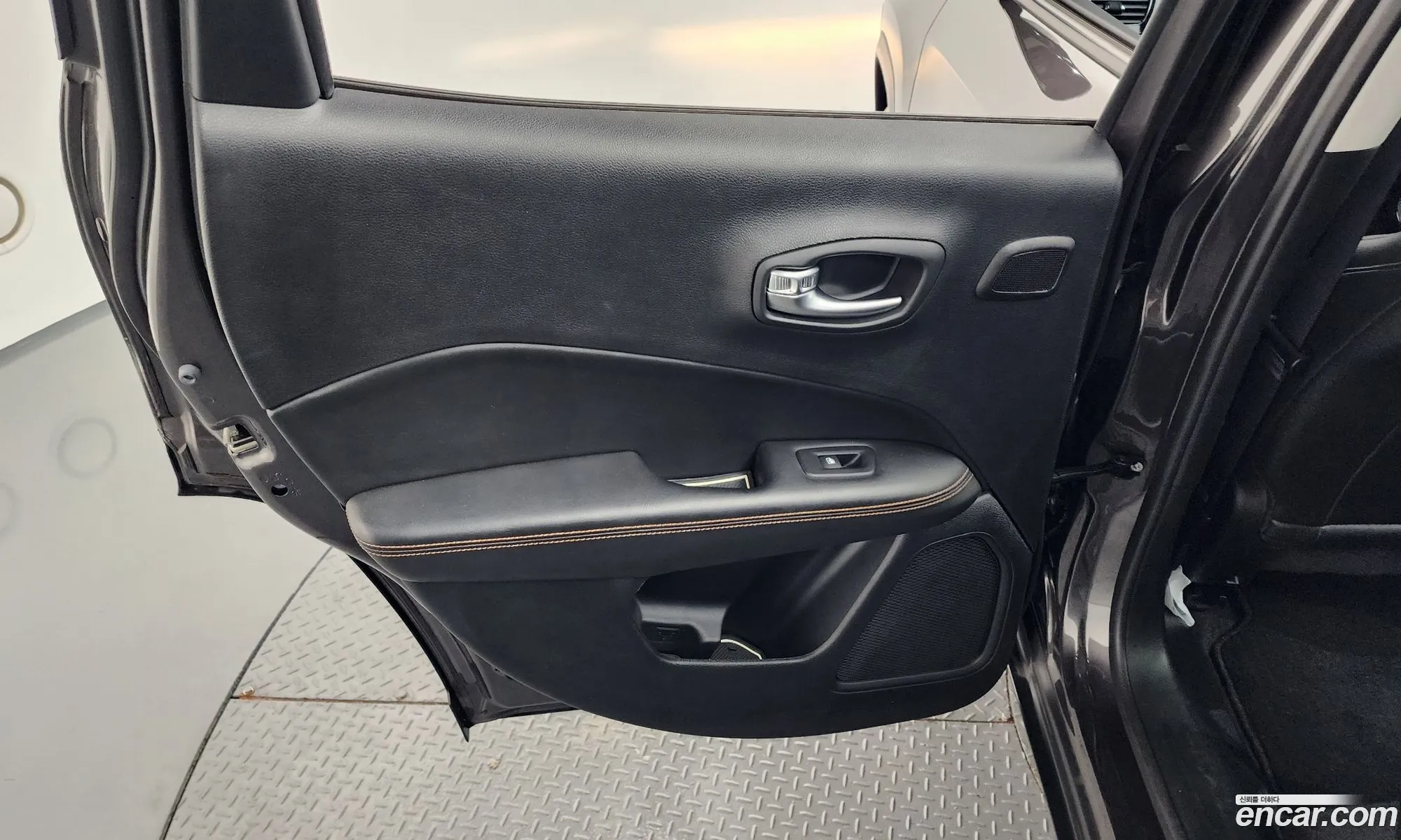 Jeep Compass 2019 3C4NJDCB1KT598371 — 19