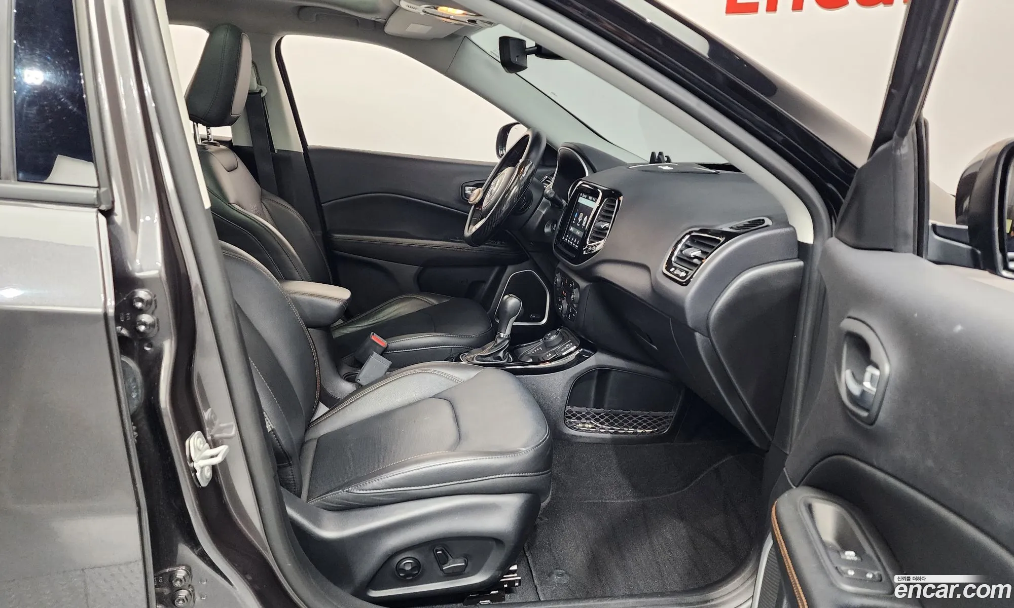 Jeep Compass 2019 3C4NJDCB1KT598371 — 29