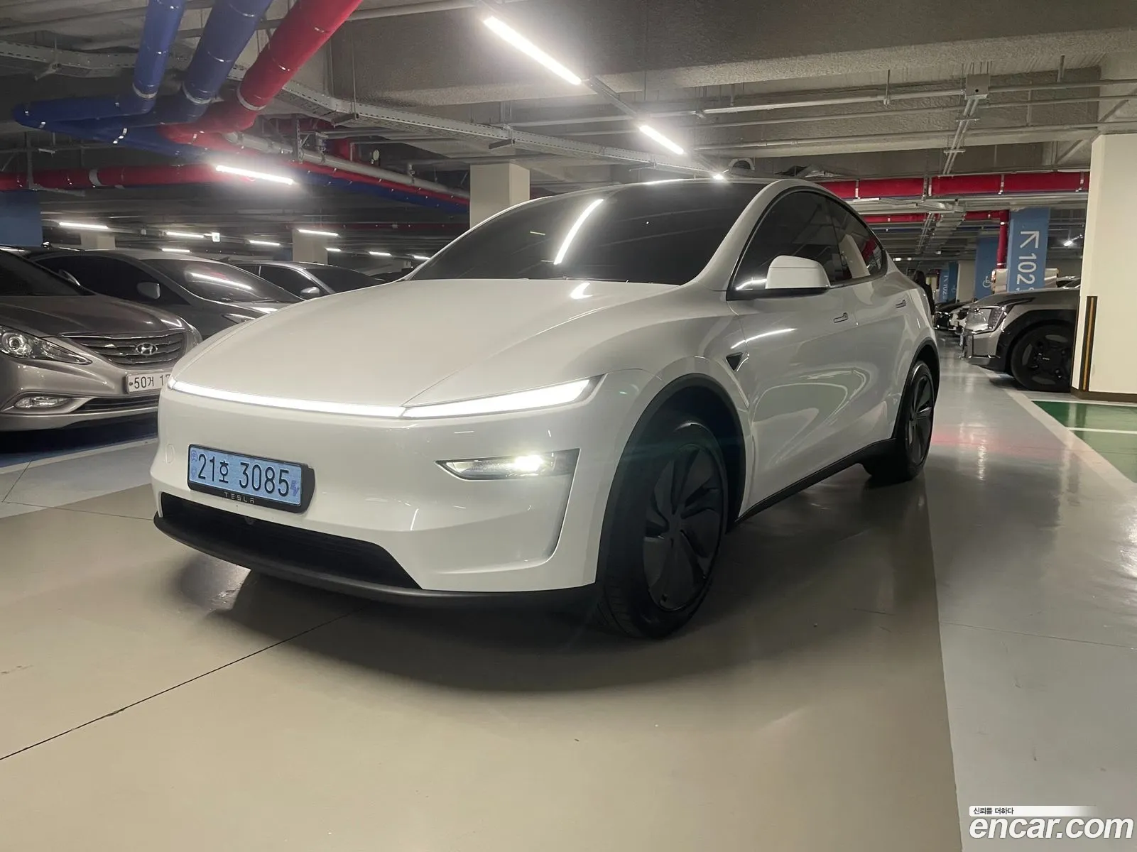 Tesla Model Y 2026 — 16