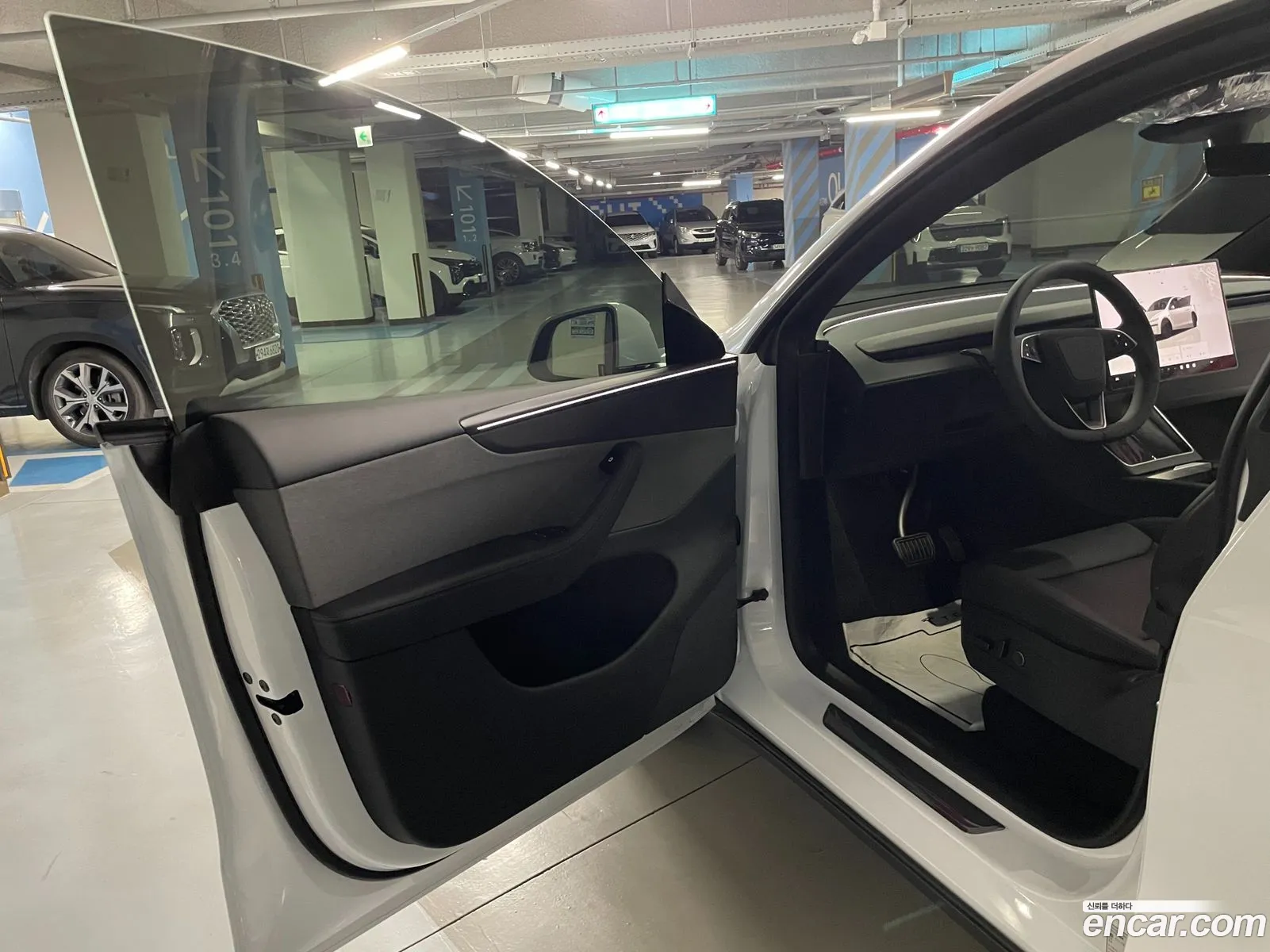 Tesla Model Y 2026 — 18