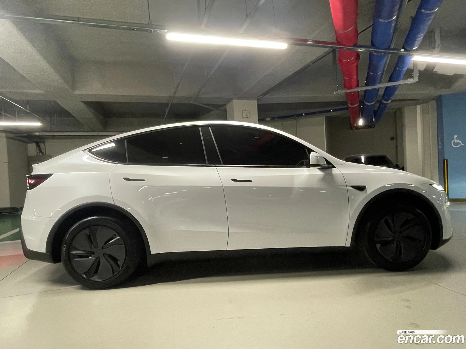 Tesla Model Y 2026 — 13