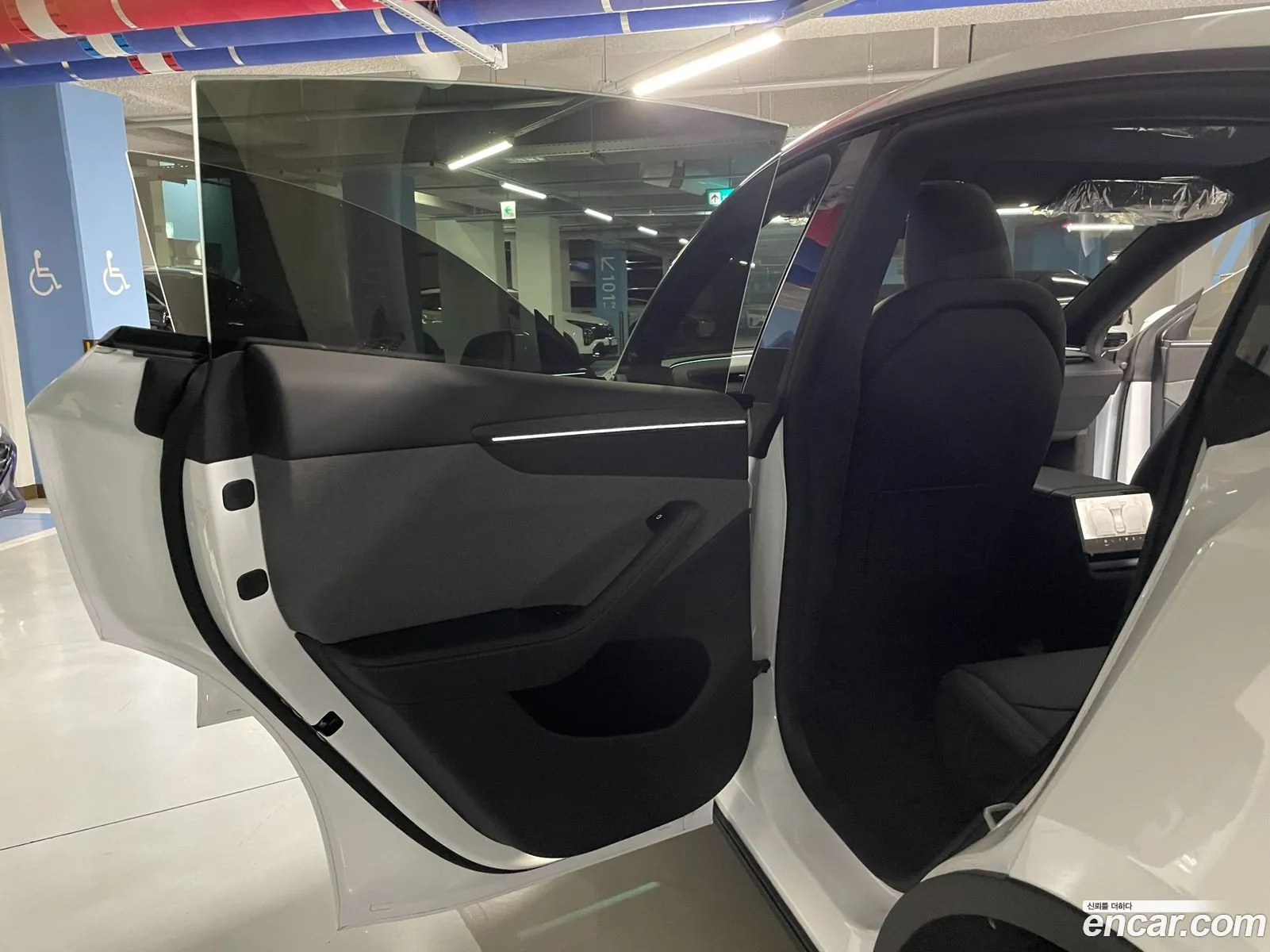 Tesla Model Y 2026 — 9