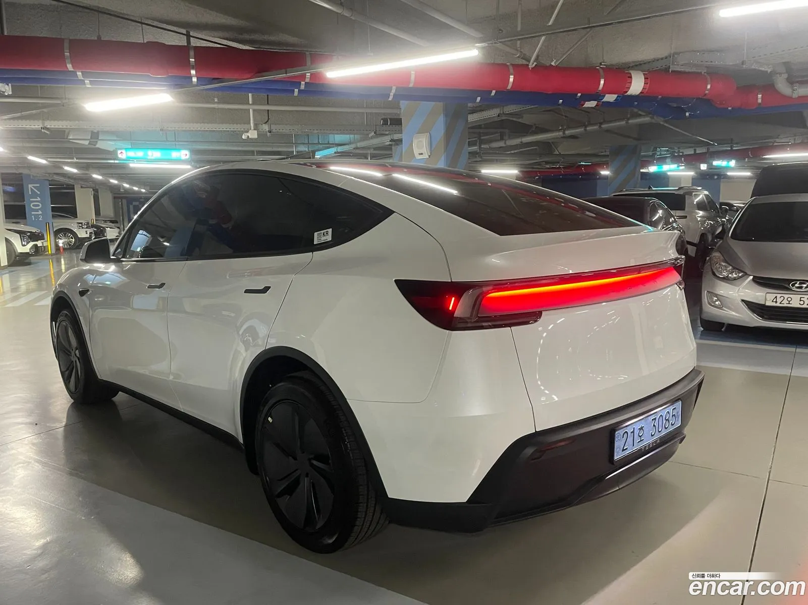 Tesla Model Y 2026 — 10