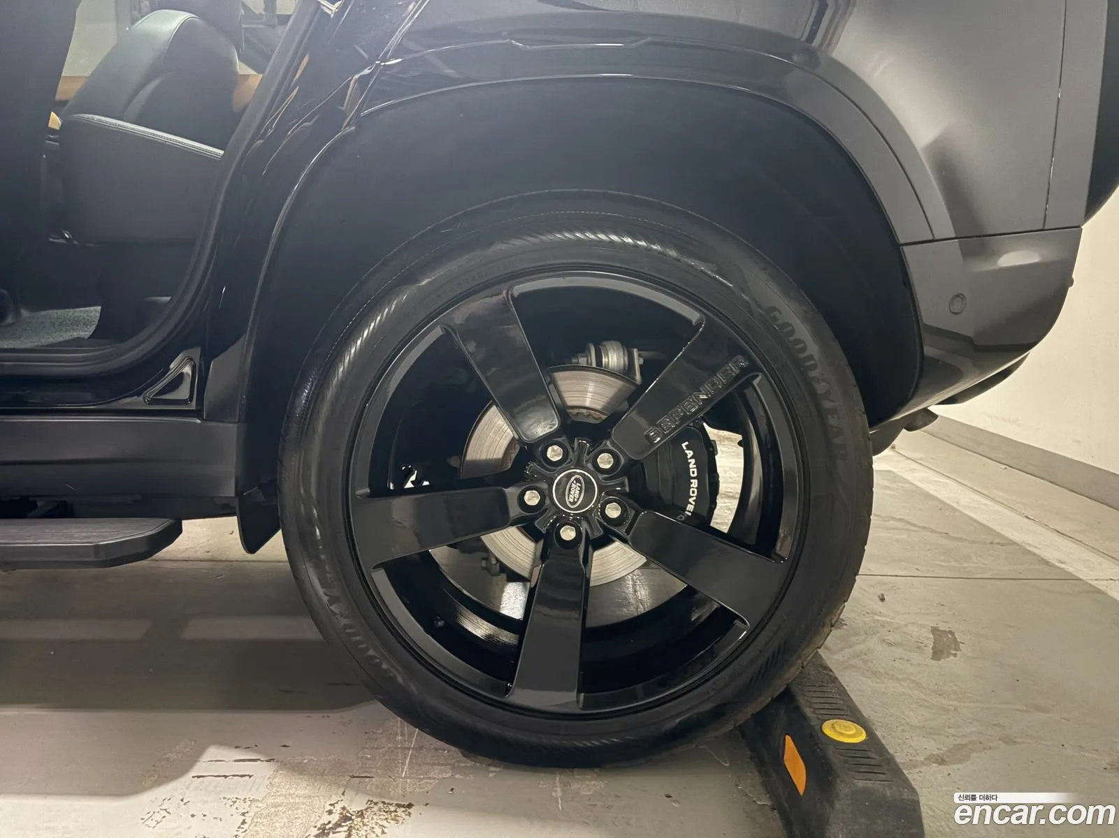 Land Rover Defender 2024 — 13