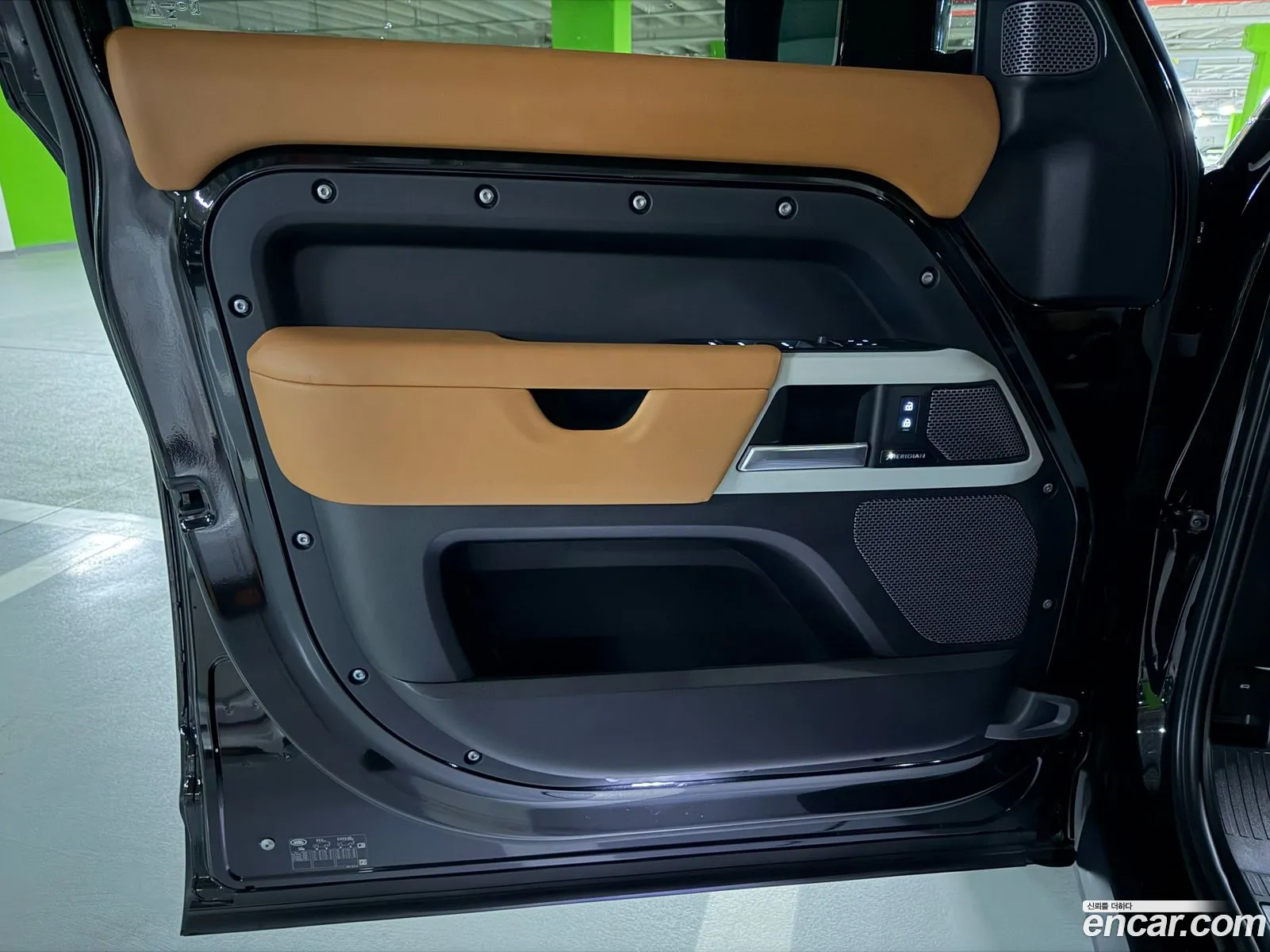 Land Rover Defender 2024 — 9