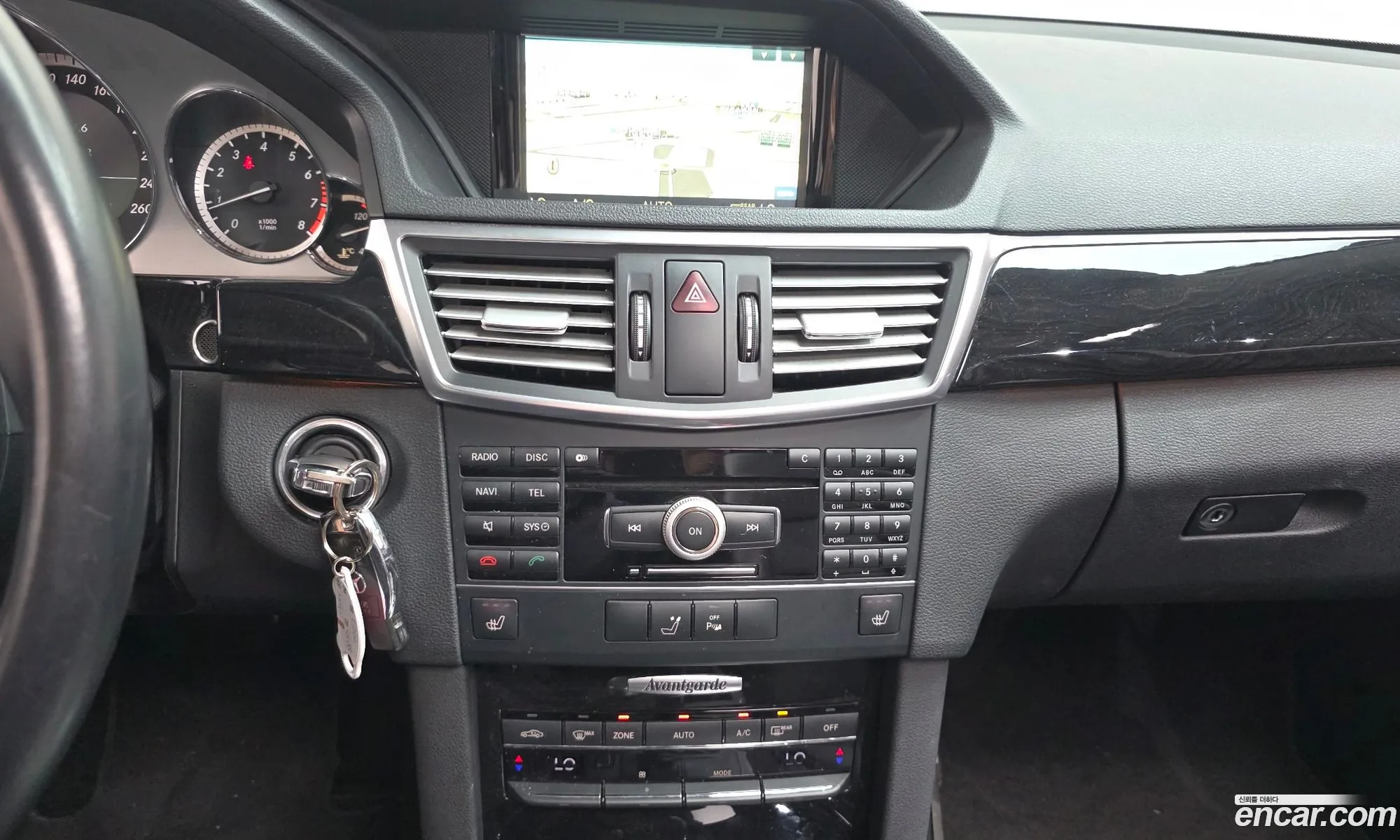 Mercedes-Benz E-Class W212 2011 WDDHF4JB1BA431460 — 6