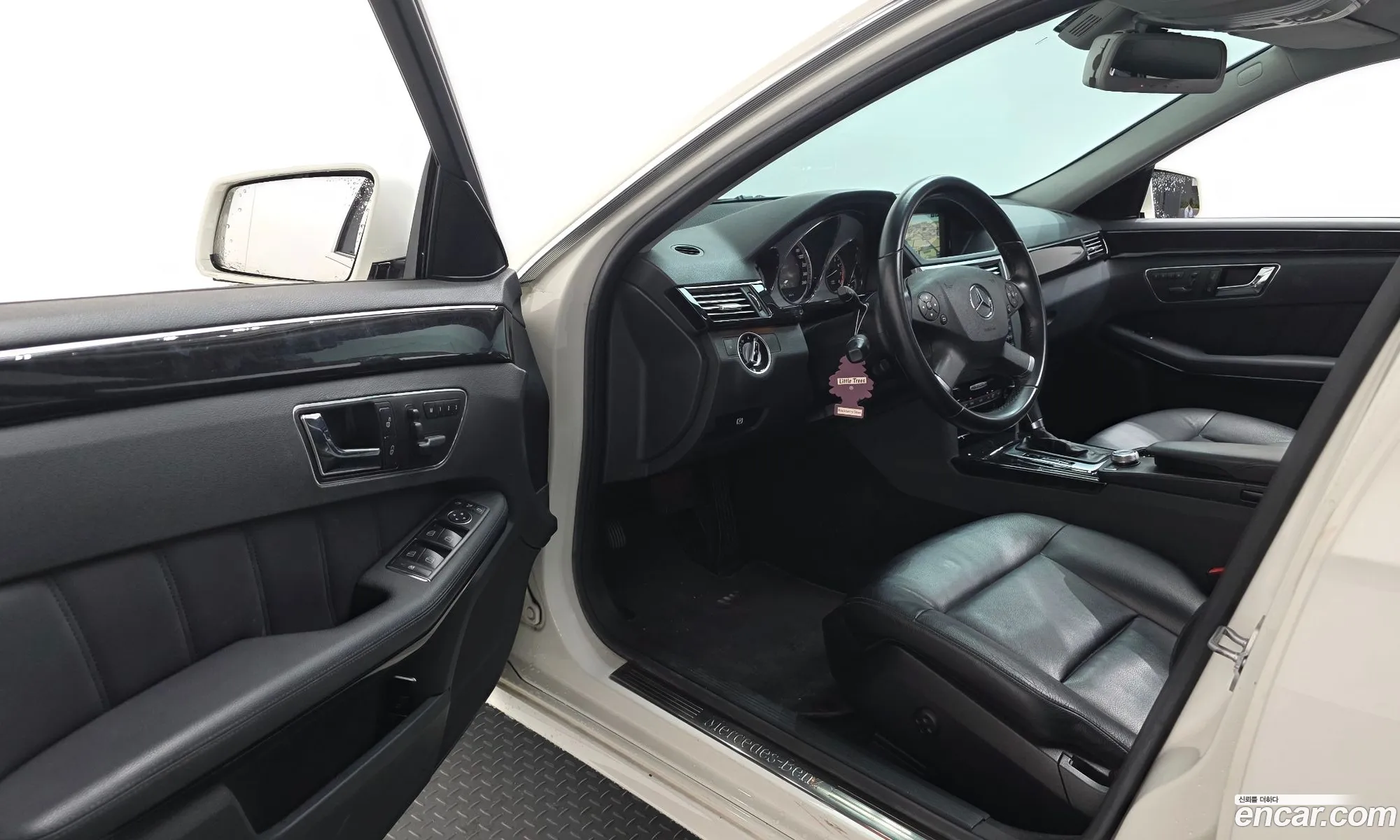Mercedes-Benz E-Class W212 2011 WDDHF4JB1BA431460 — 16