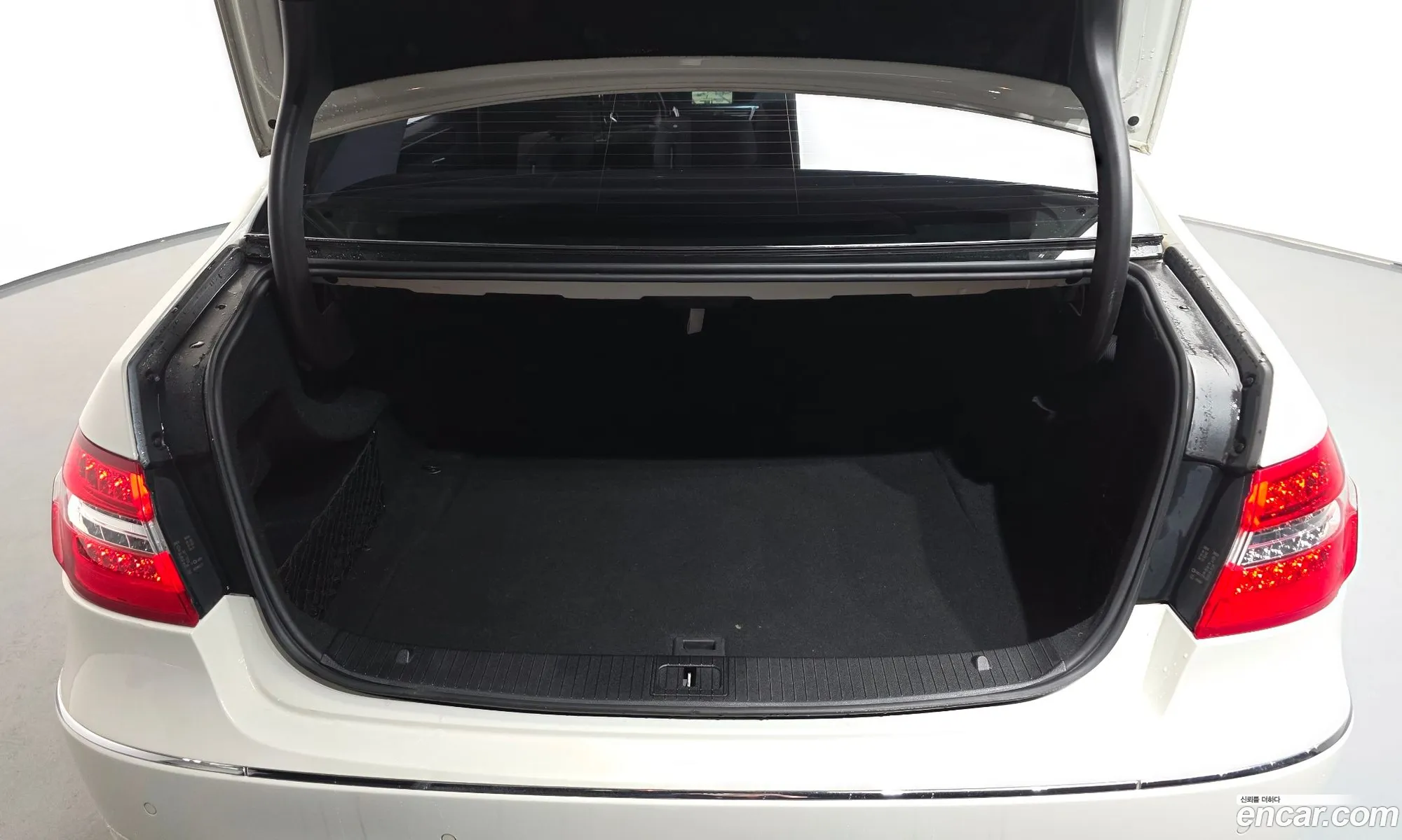 Mercedes-Benz E-Class W212 2011 WDDHF4JB1BA431460 — 15