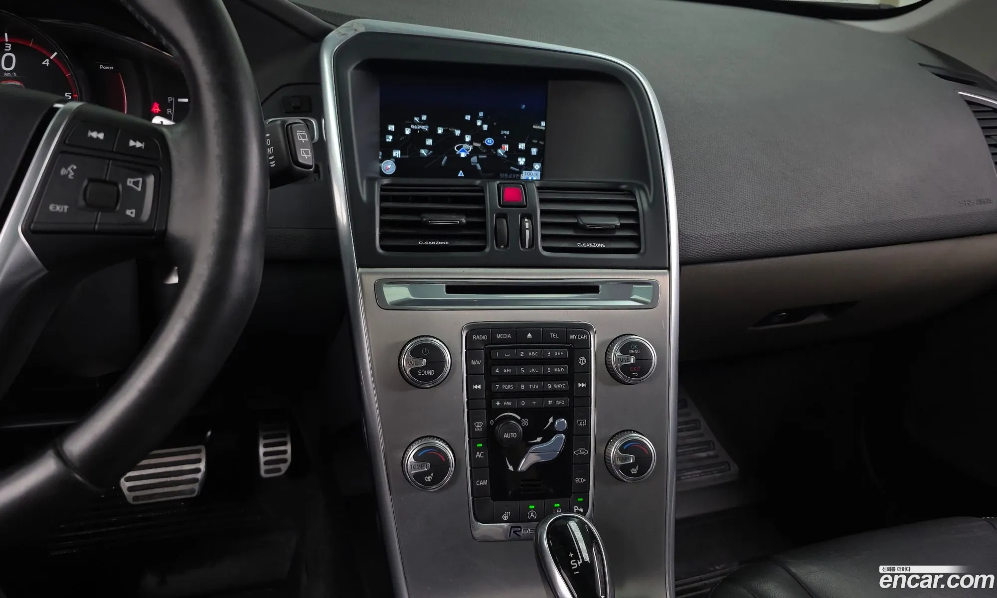 Volvo XC60 2016 YV1DZA8BDH2070667 — 3