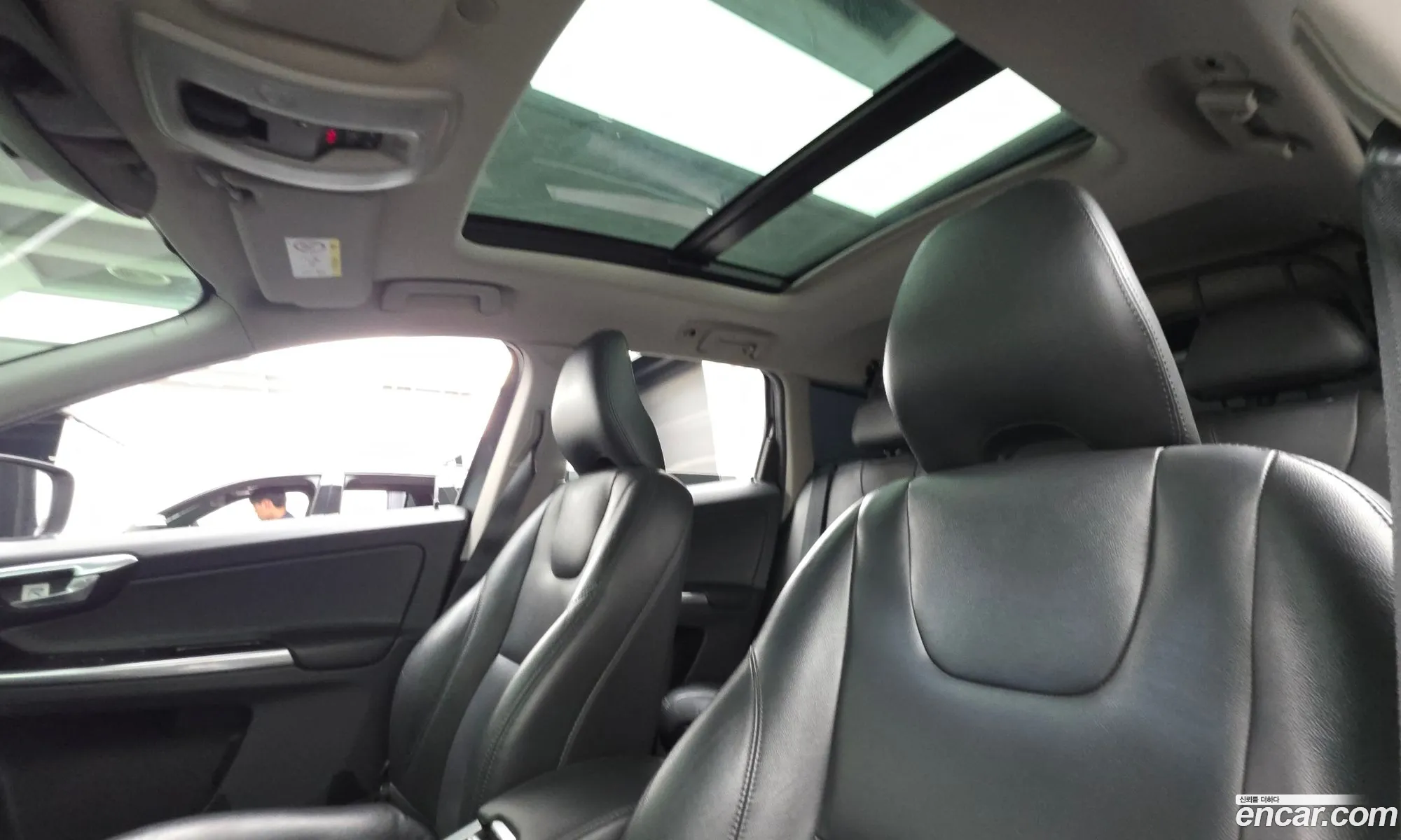 Volvo XC60 2016 YV1DZA8BDH2070667 — 18