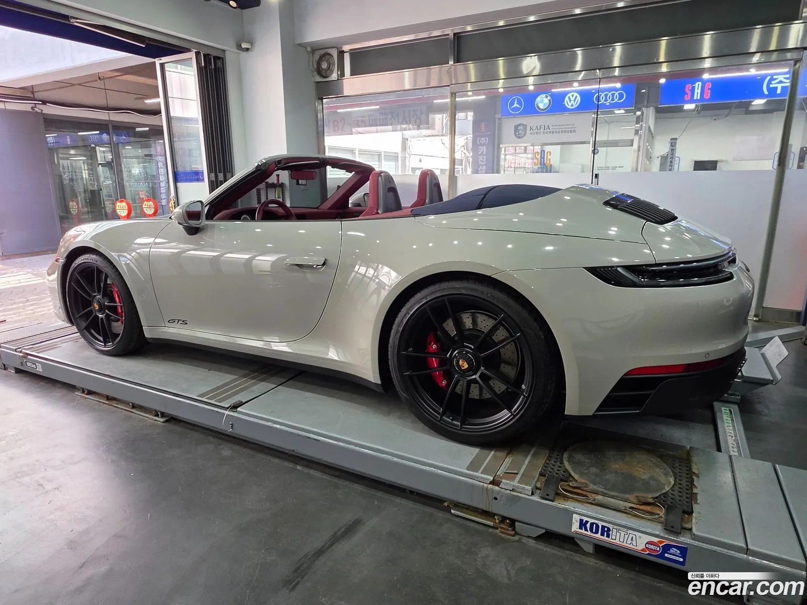 Porsche 911 2023 — 16