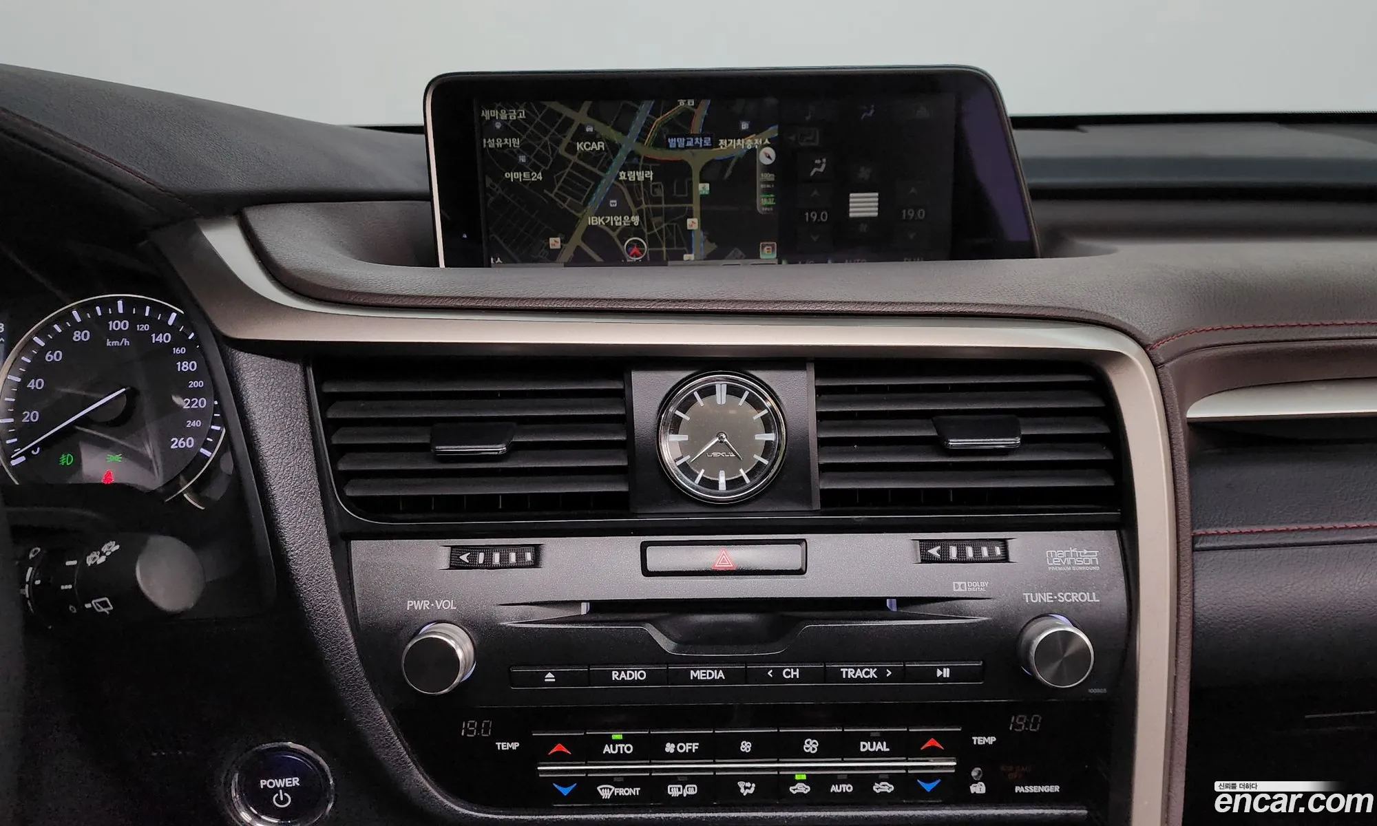 Lexus RX450h 2019 — 32