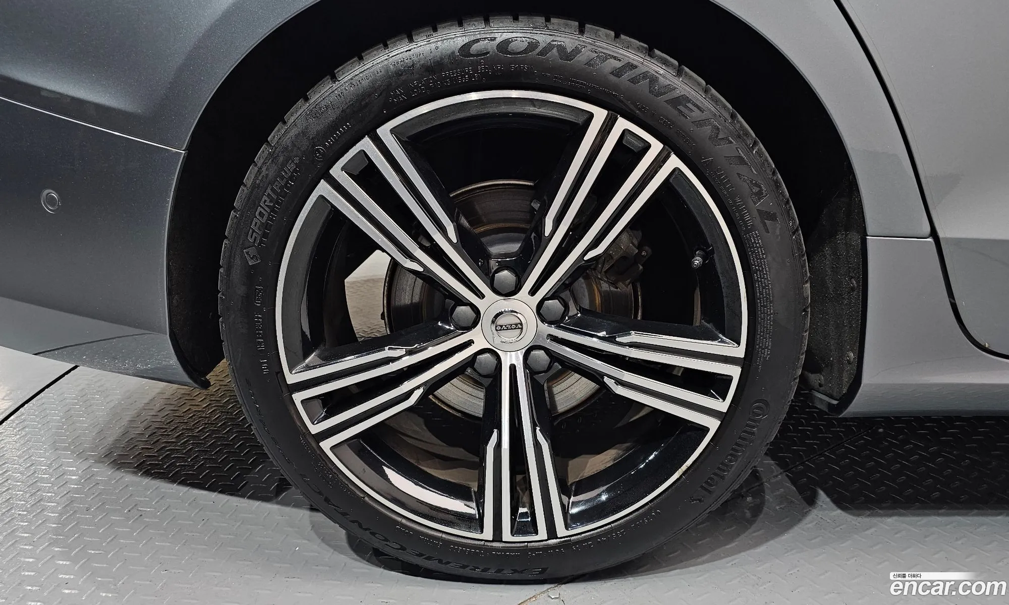 Volvo S60 2019 7JRZS102DLG033626 — 4