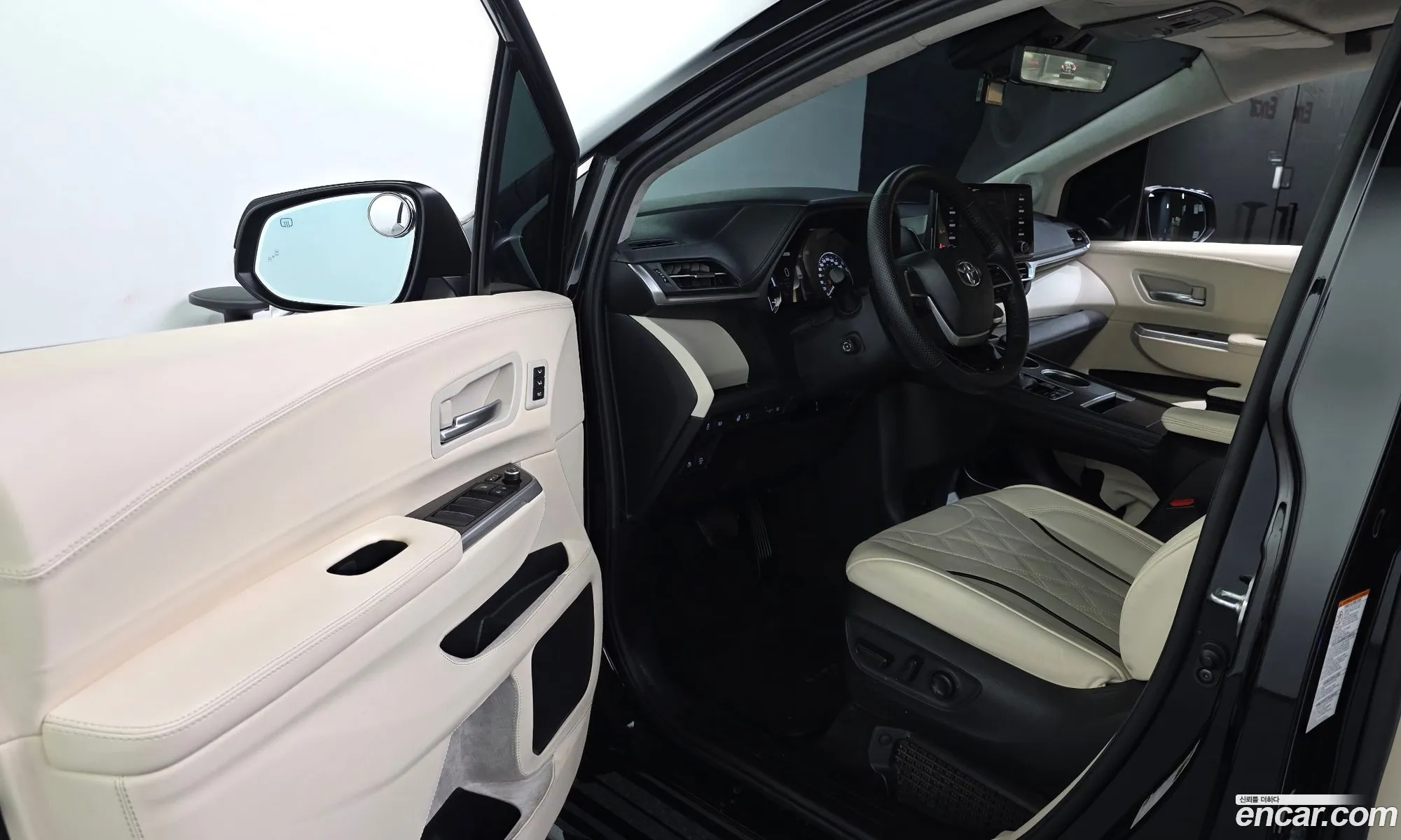 Toyota Sienna 2023 5TDGSKFC7PS106068 — 19