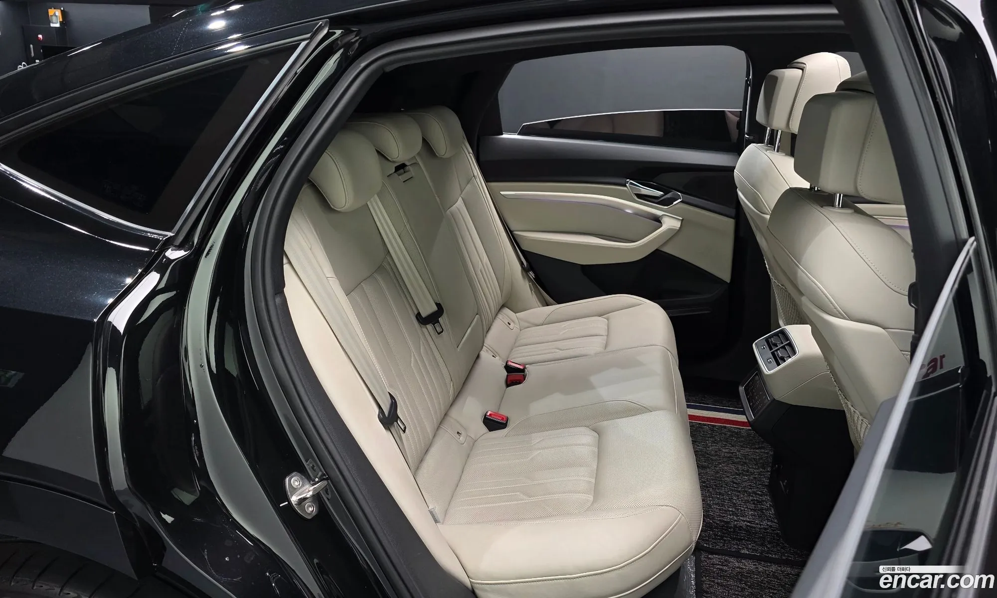 Audi e-tron 2021 WAUZZZGE3NB001879 — 31