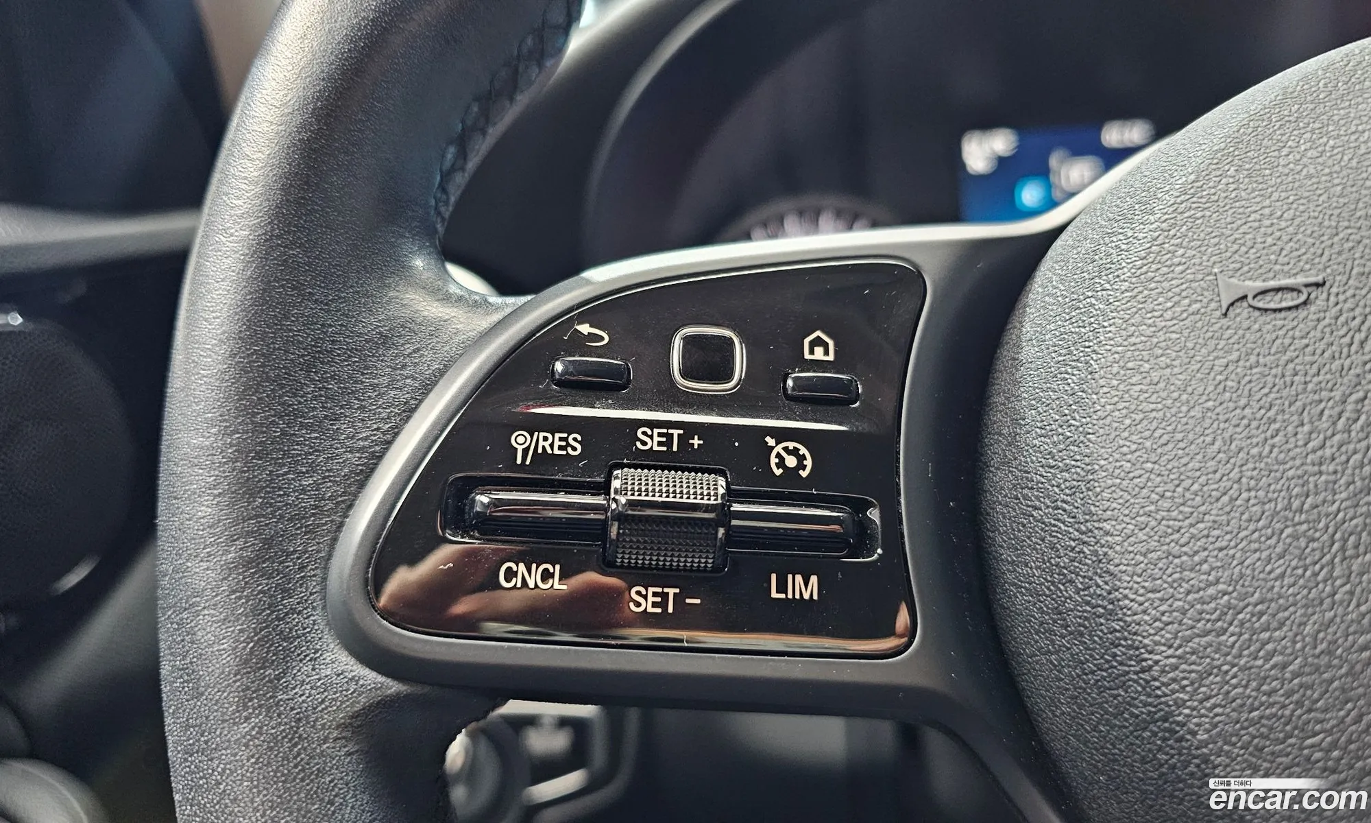 Mercedes-Benz C-Class W205 2019 — 18