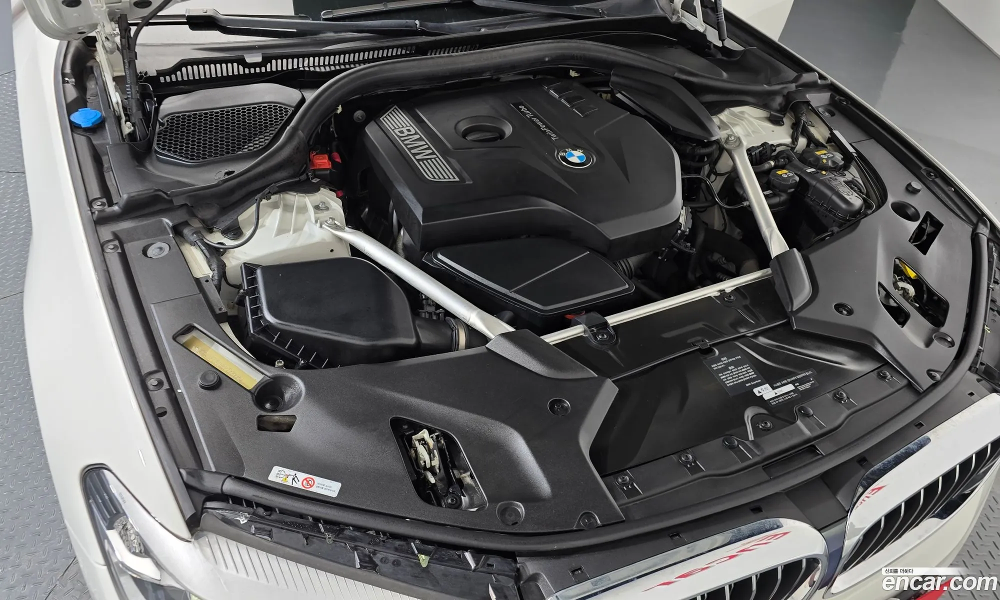 BMW 5 Series 2018 WBAJK7108JBP72299 — 27