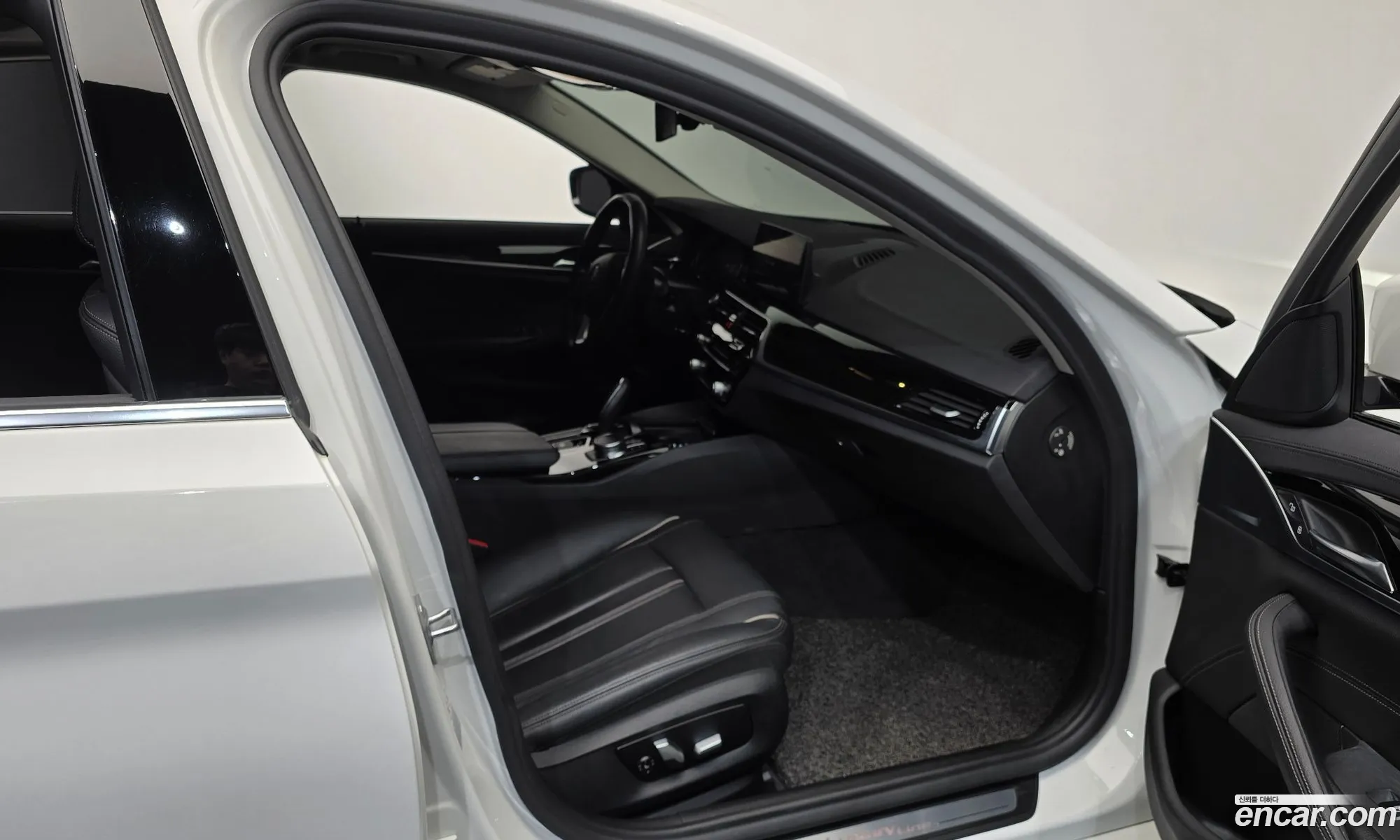 BMW 5 Series 2018 WBAJK7108JBP72299 — 10