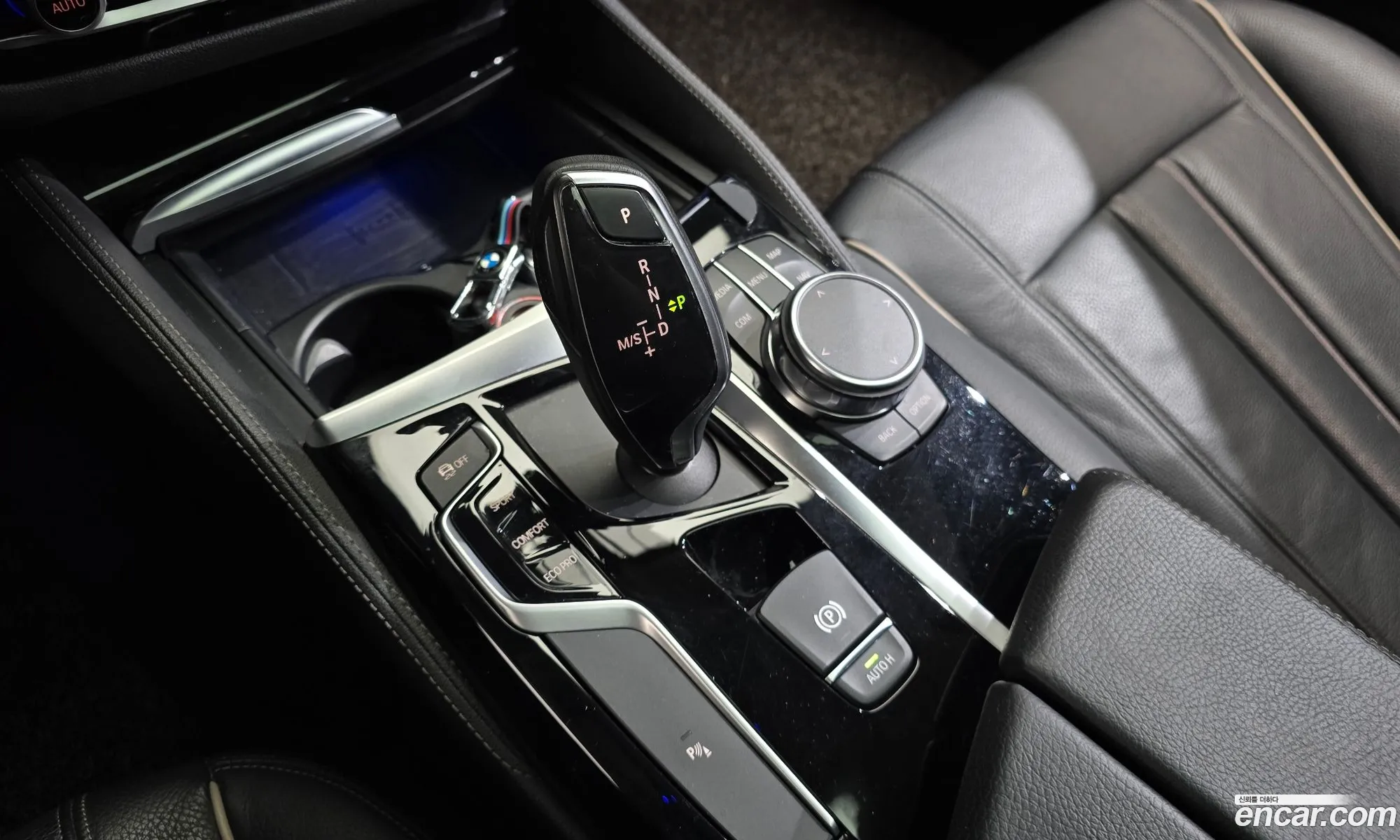 BMW 5 Series 2018 WBAJK7108JBP72299 — 29