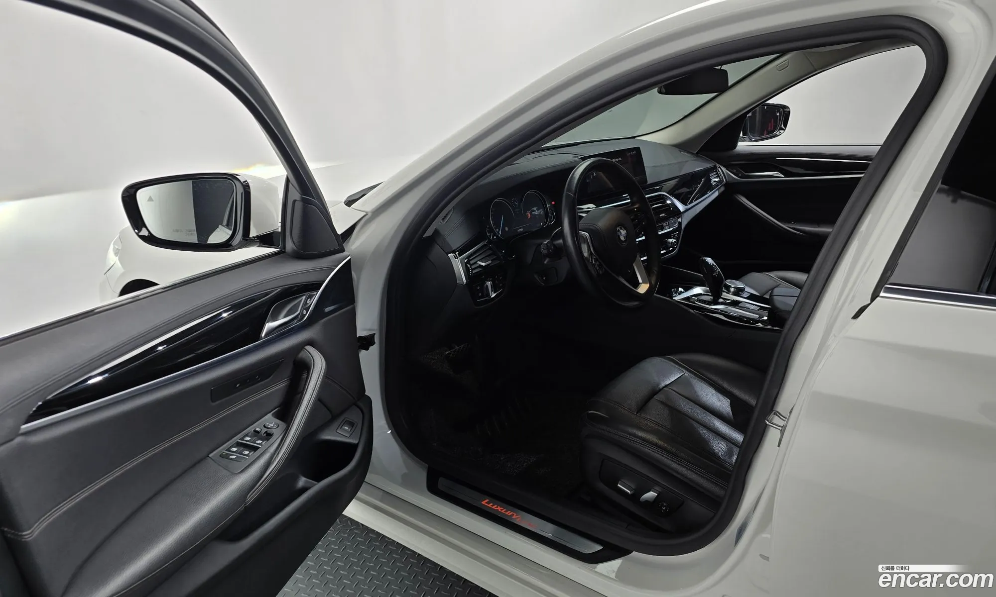 BMW 5 Series 2018 WBAJK7108JBP72299 — 6