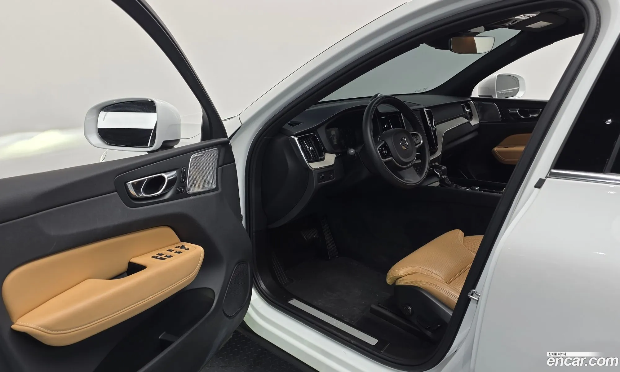 Volvo XC60 2019 YV1UZA22CK1390758 — 2