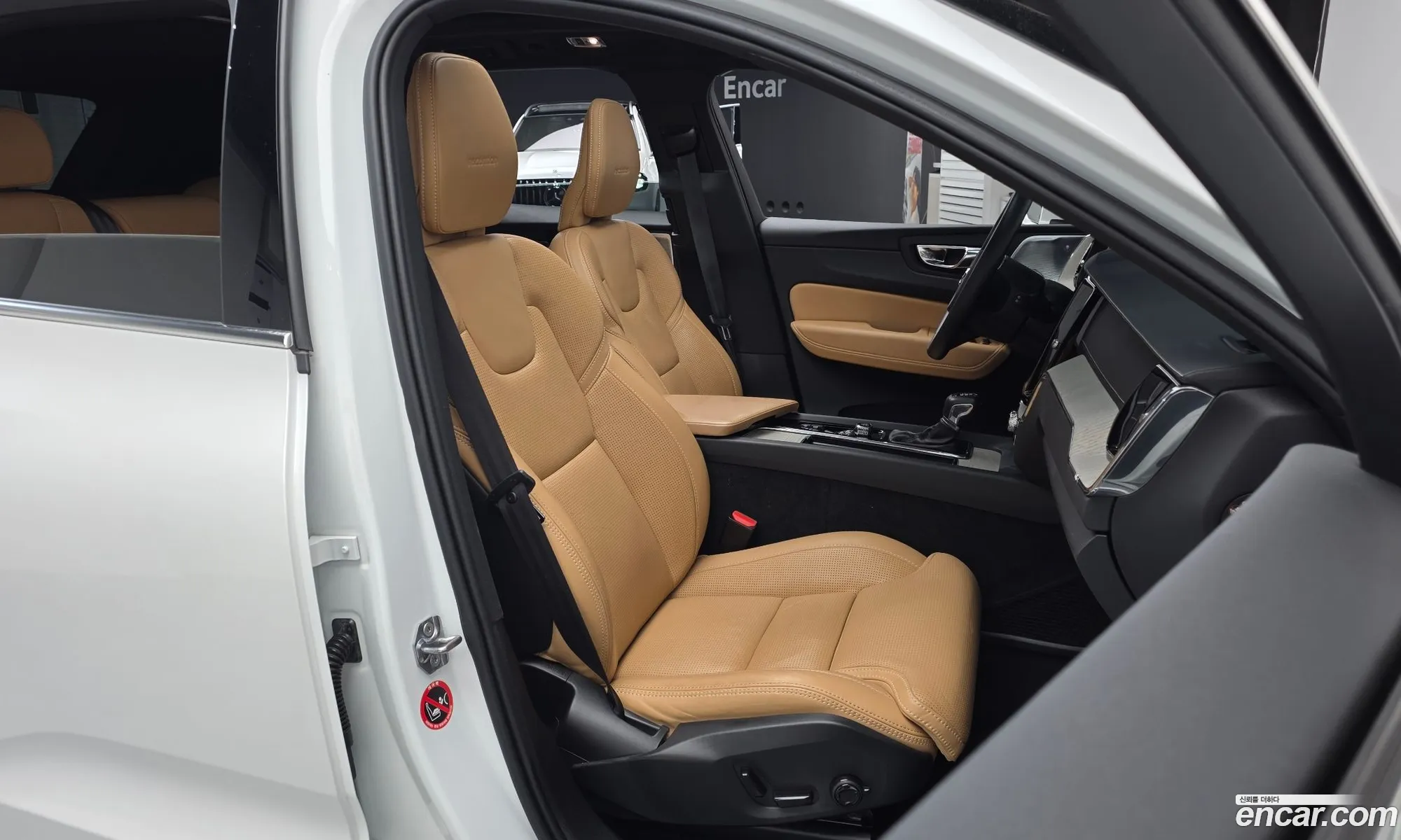 Volvo XC60 2019 YV1UZA22CK1390758 — 4