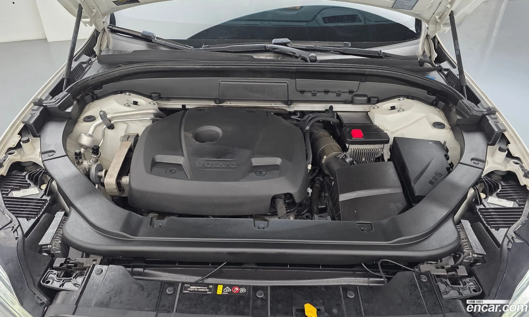 Volvo XC60 2019 YV1UZA22CK1390758 — 16