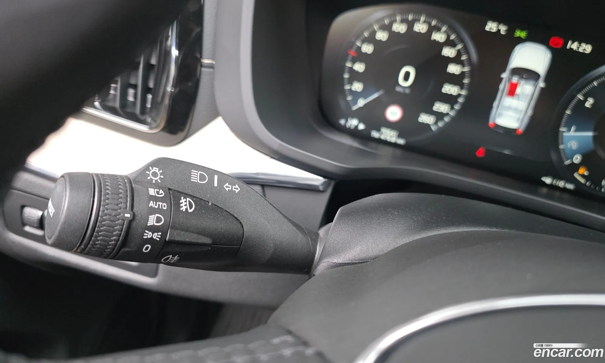 Volvo XC60 2019 YV1UZA22CK1390758 — 19