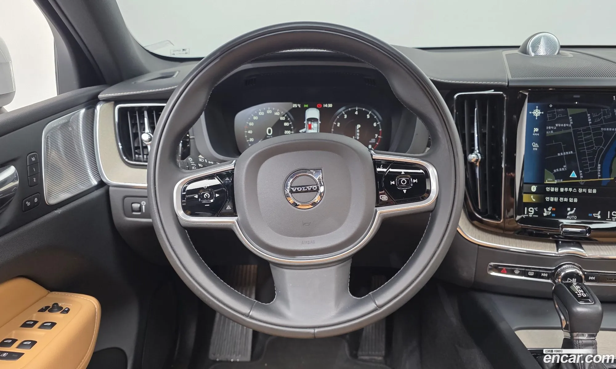 Volvo XC60 2019 YV1UZA22CK1390758 — 12