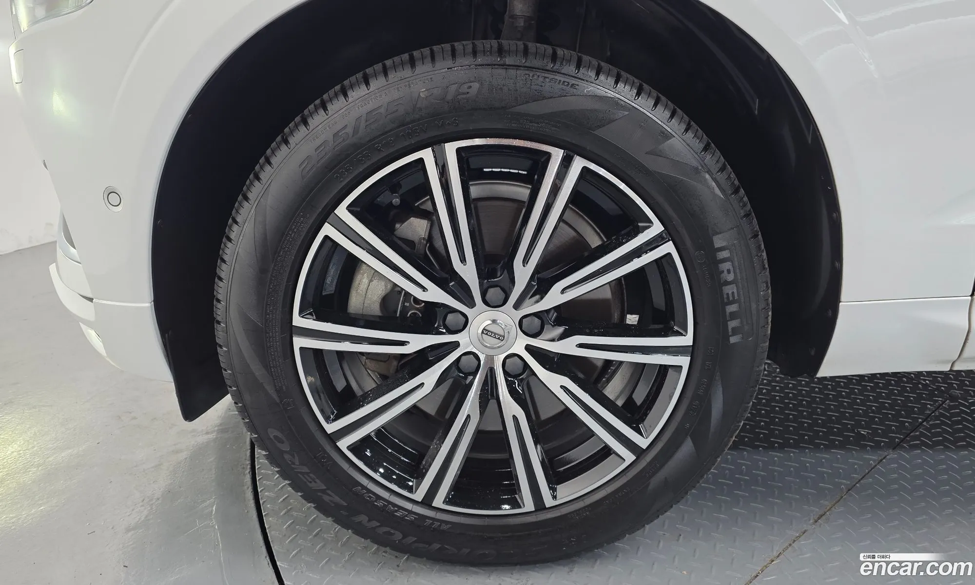 Volvo XC60 2019 YV1UZA22CK1390758 — 13