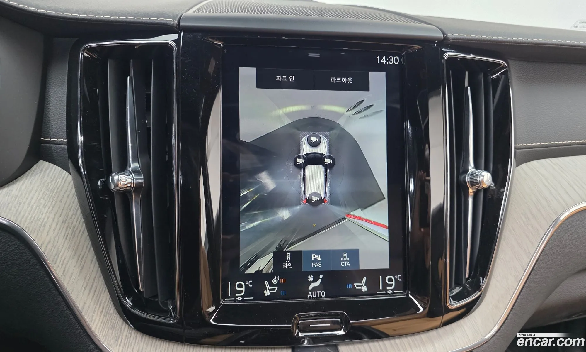 Volvo XC60 2019 YV1UZA22CK1390758 — 9