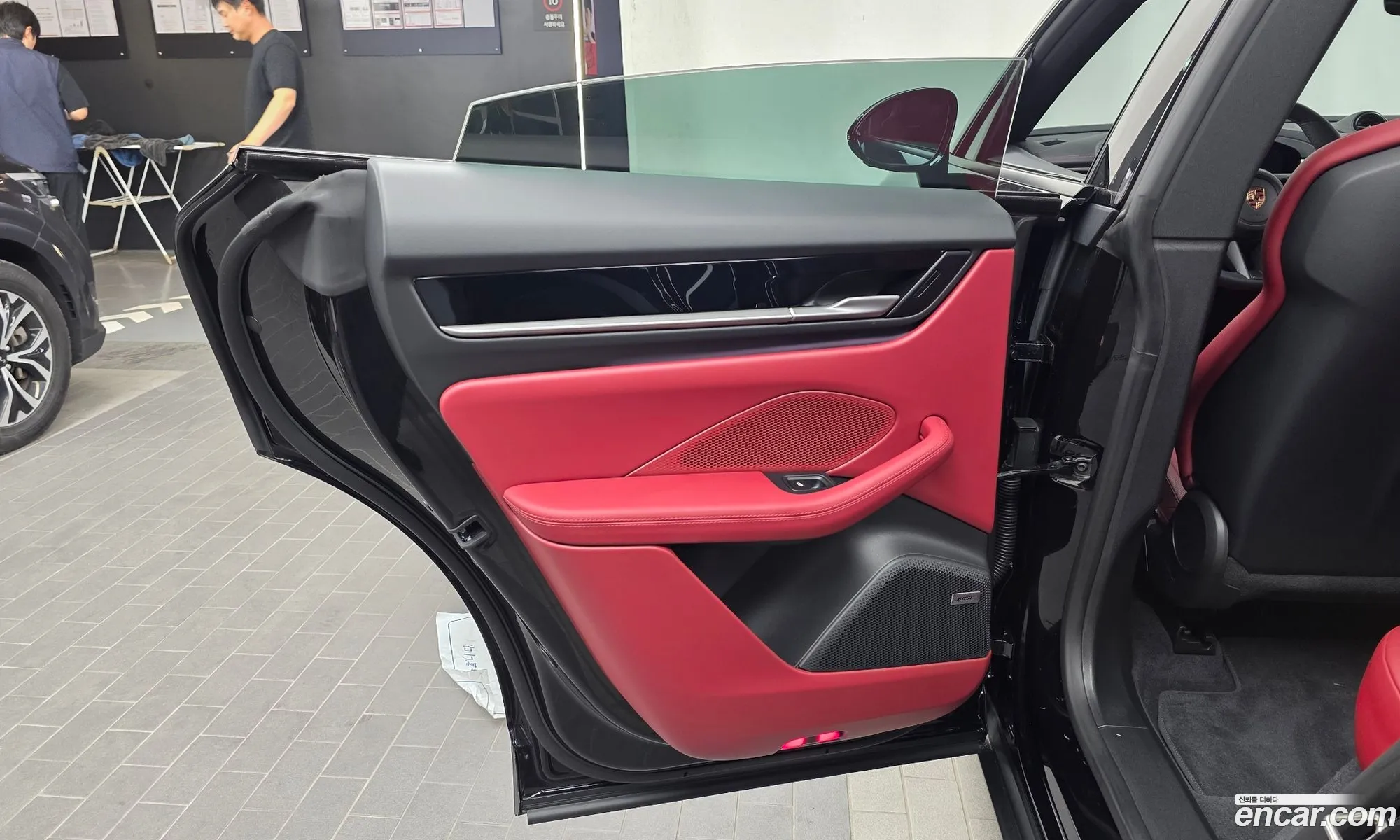 Porsche Macan EV 2025 66666666666666666 — 30