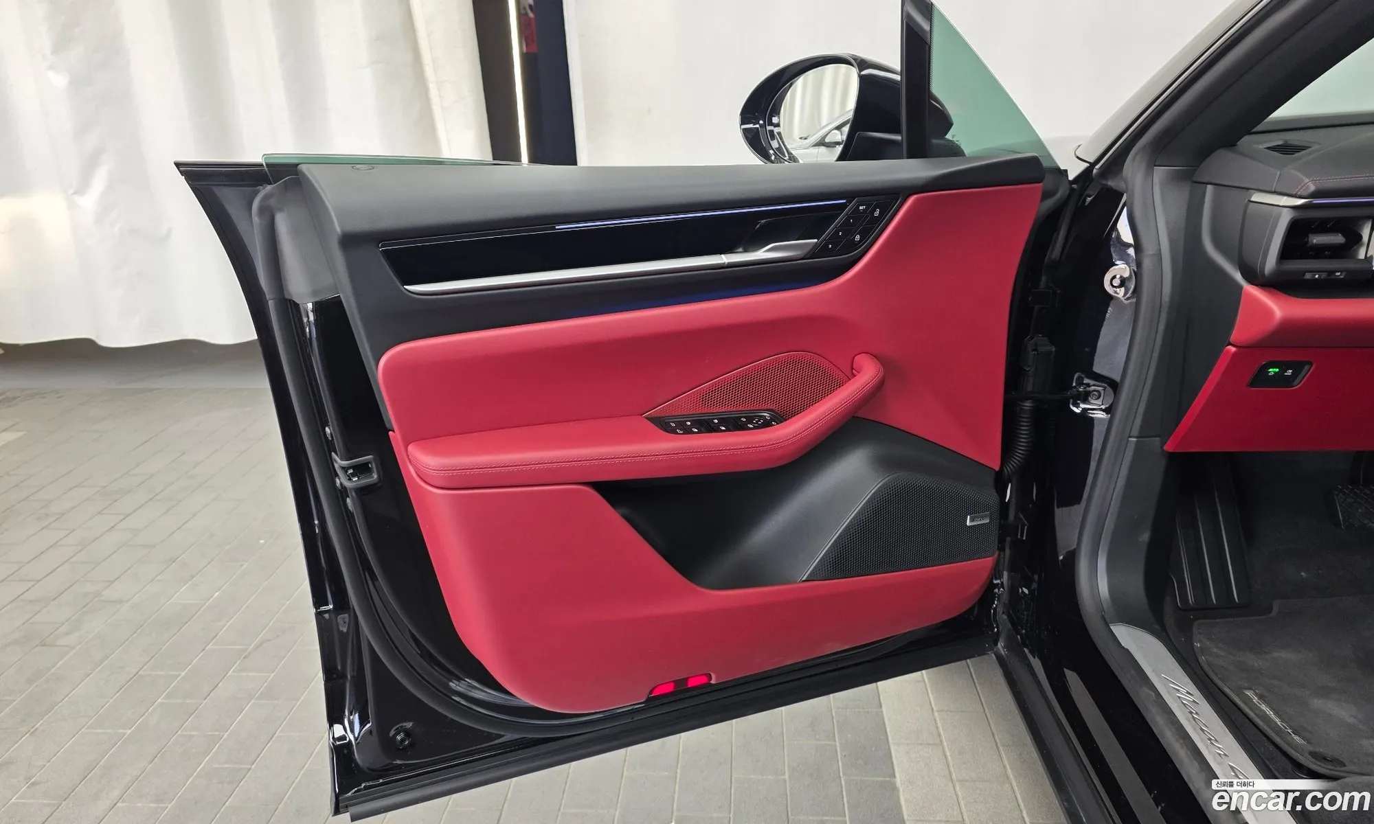 Porsche Macan EV