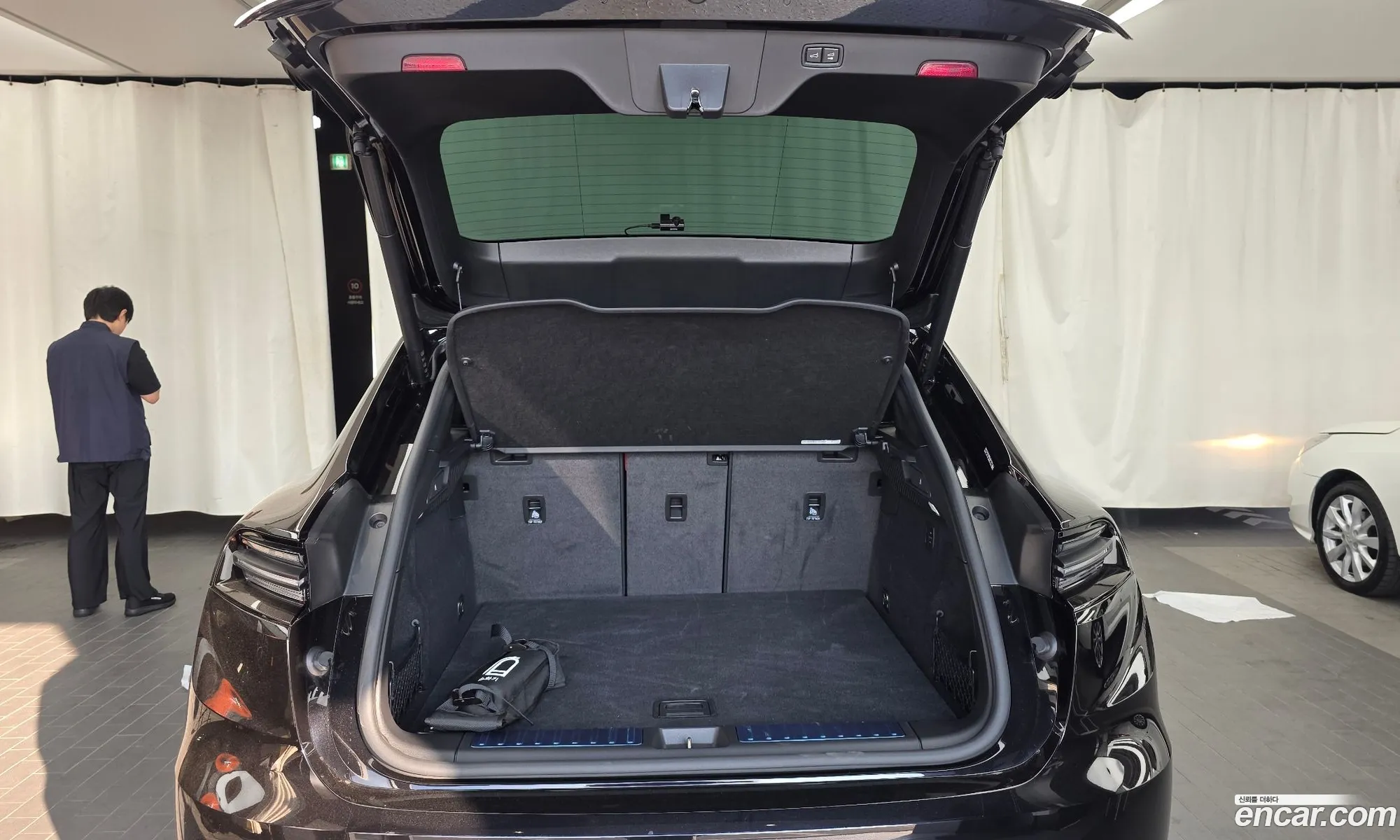 Porsche Macan EV 2025 66666666666666666 — 18