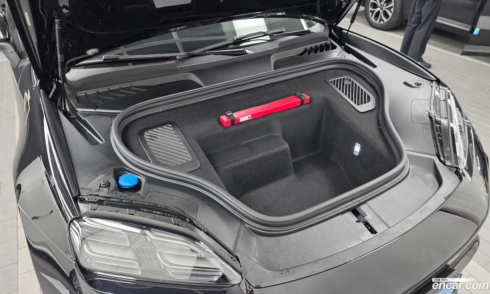 Porsche Macan EV 2025 66666666666666666 — 22