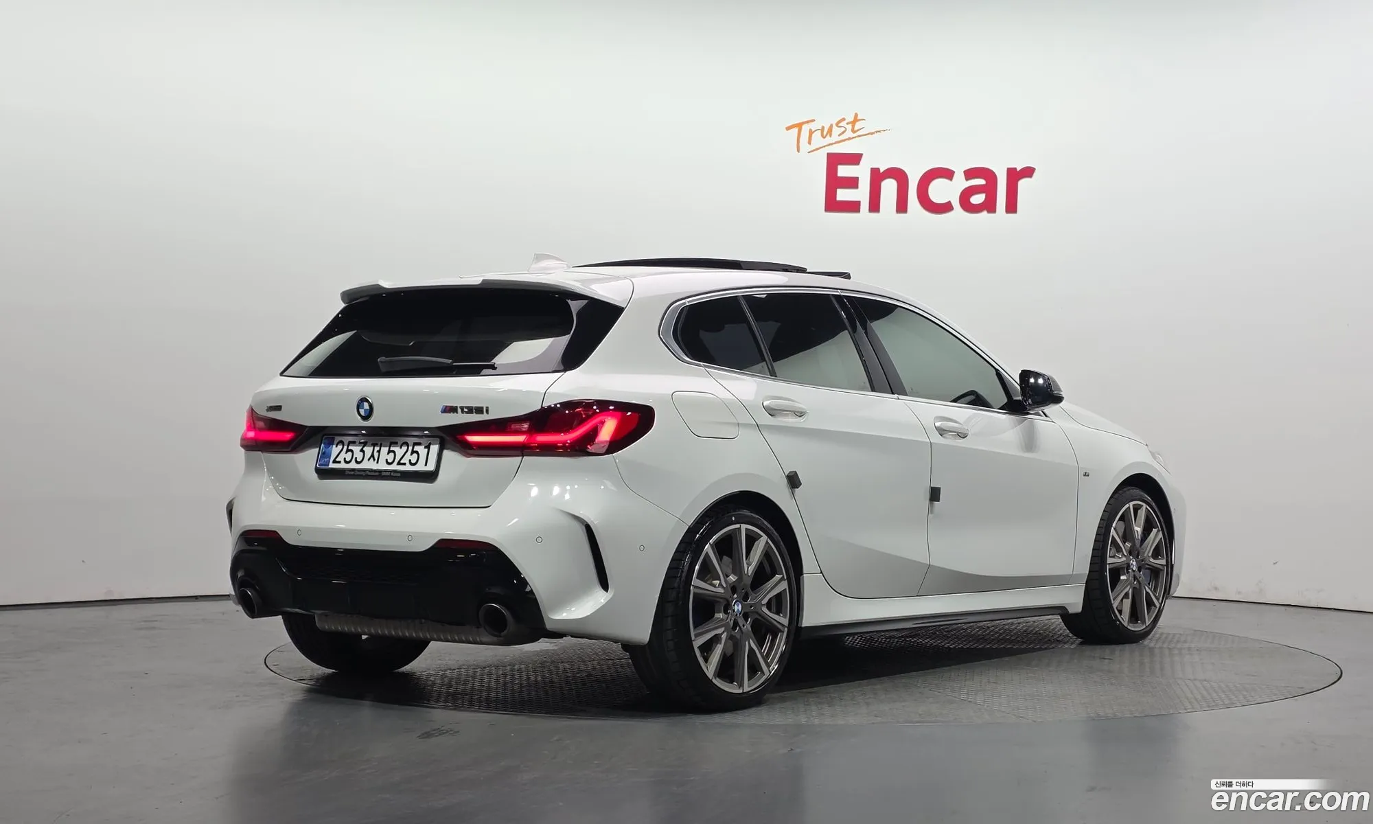 BMW 1 Series 2023 — 21