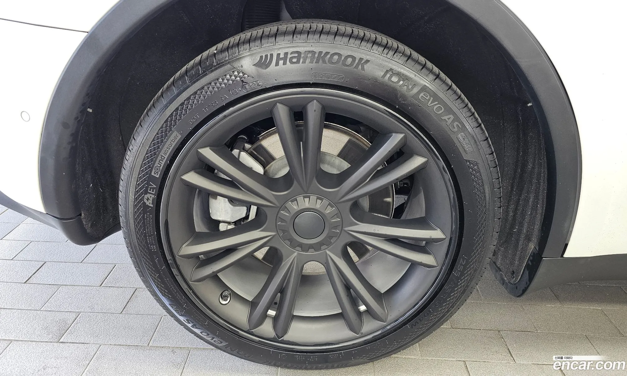 Tesla Model Y 2021 5YJYGDEE4MF177121 — 4
